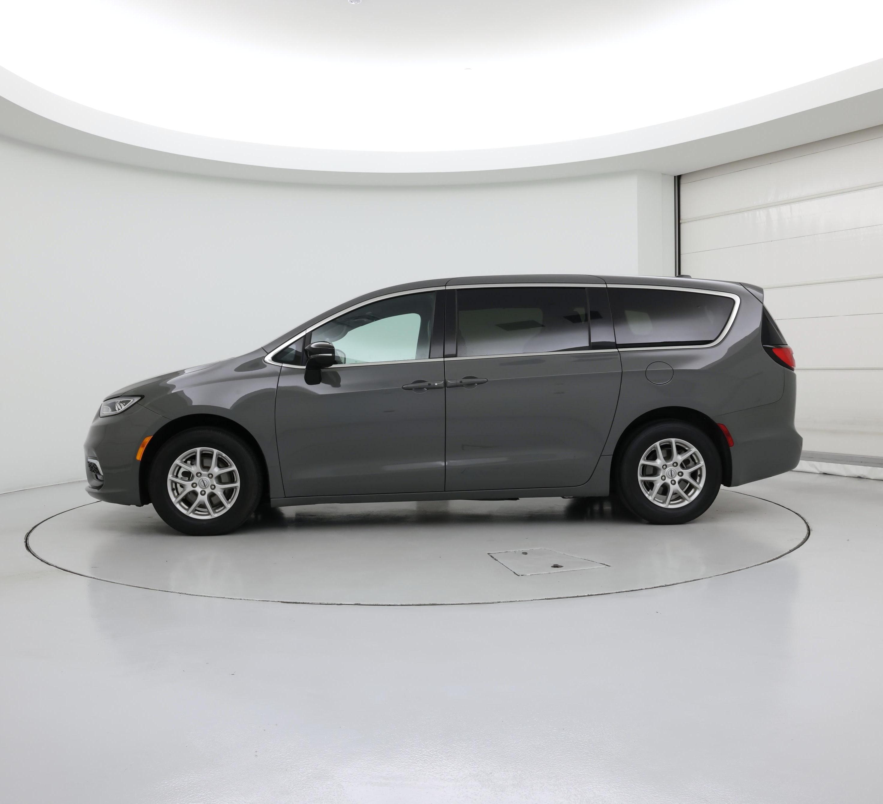 Thumbnail: 2025 Chrysler Pacifica - 3