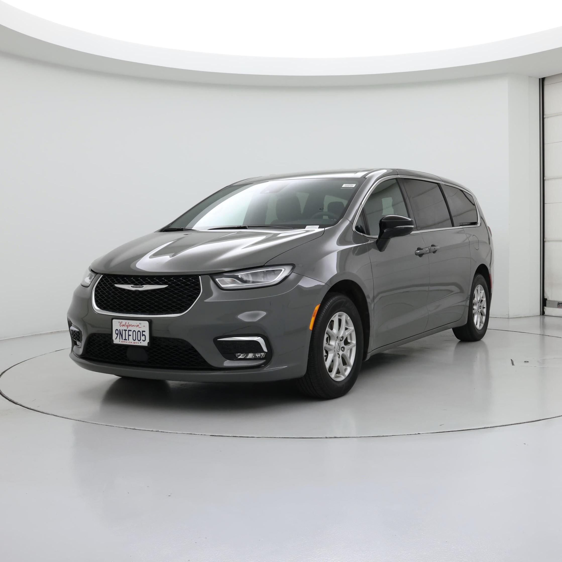 Thumbnail: 2025 Chrysler Pacifica - 4