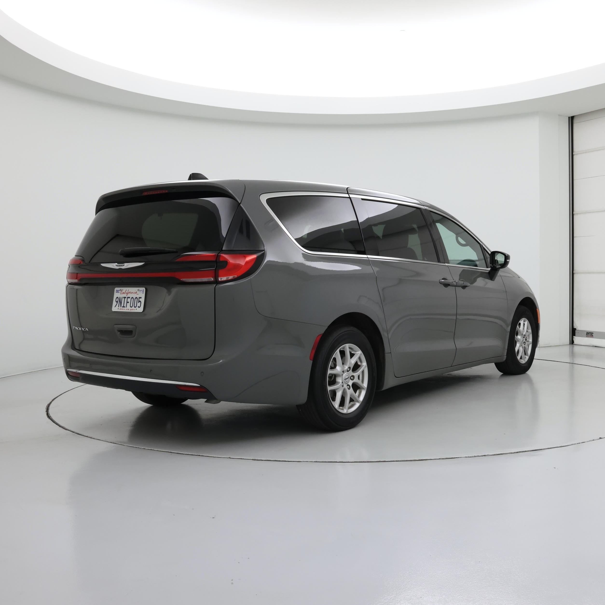 Thumbnail: 2025 Chrysler Pacifica - 8