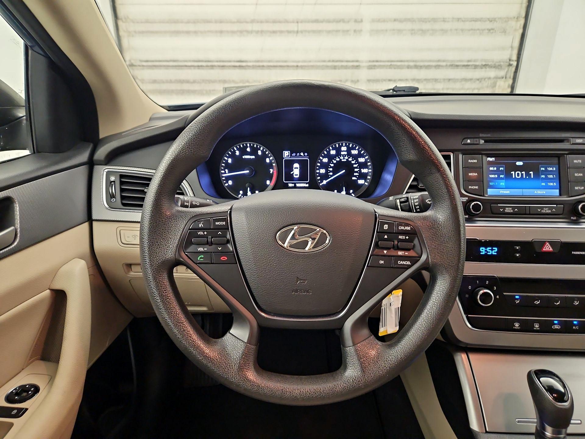 Thumbnail: 2015 Hyundai Sonata - 10
