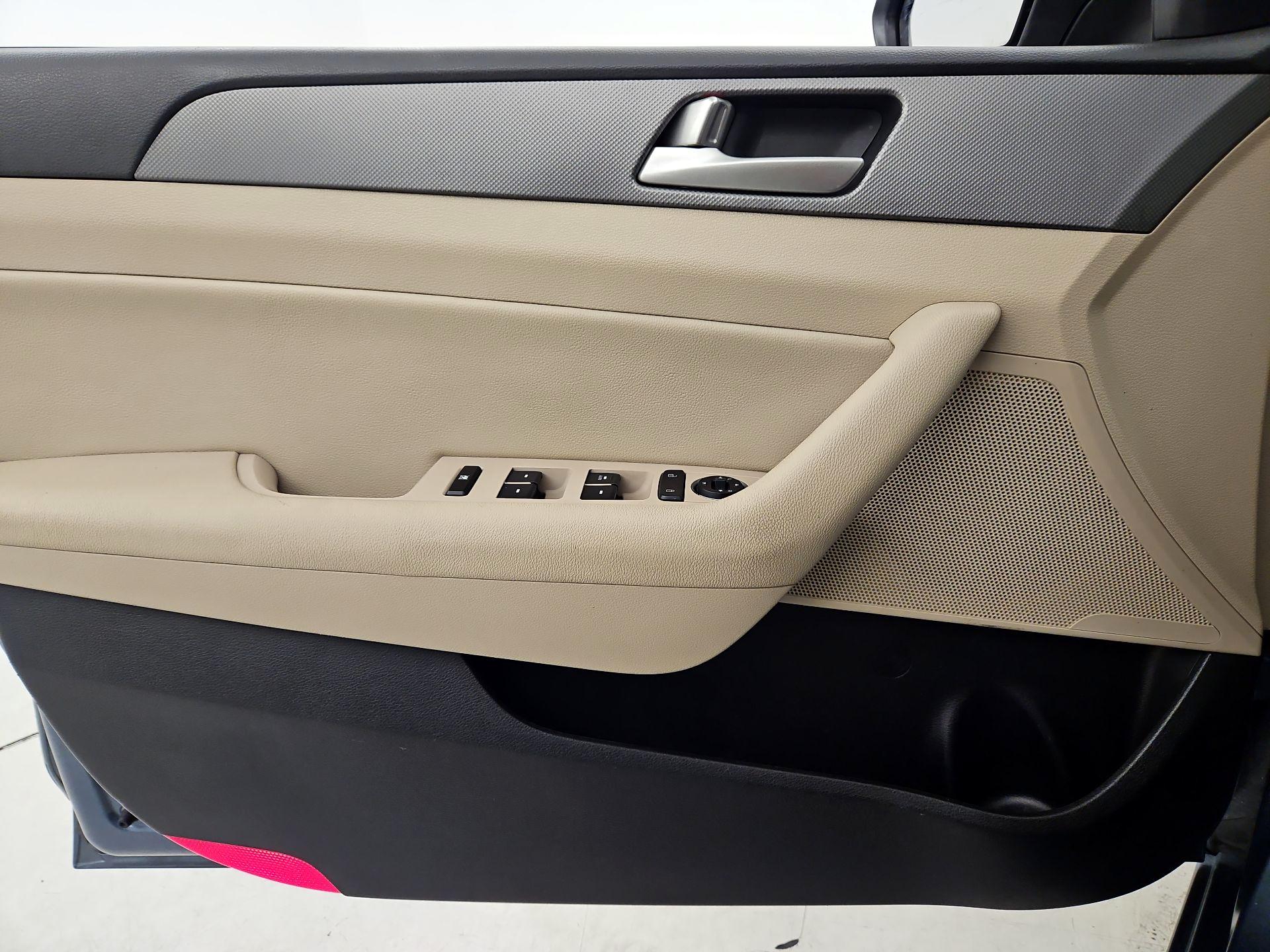 Thumbnail: 2015 Hyundai Sonata - 12