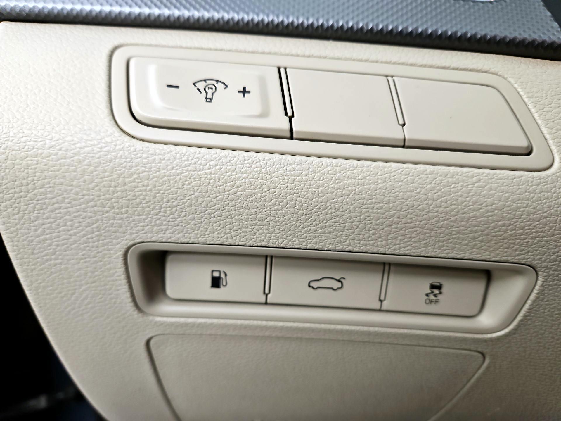 Thumbnail: 2015 Hyundai Sonata - 13