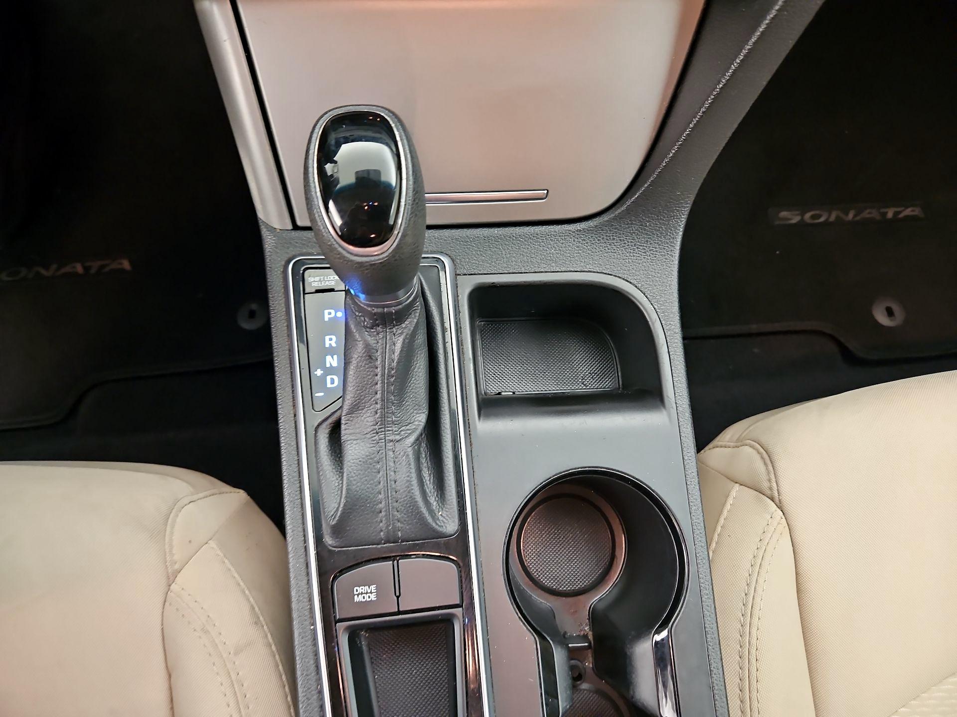 Thumbnail: 2015 Hyundai Sonata - 17