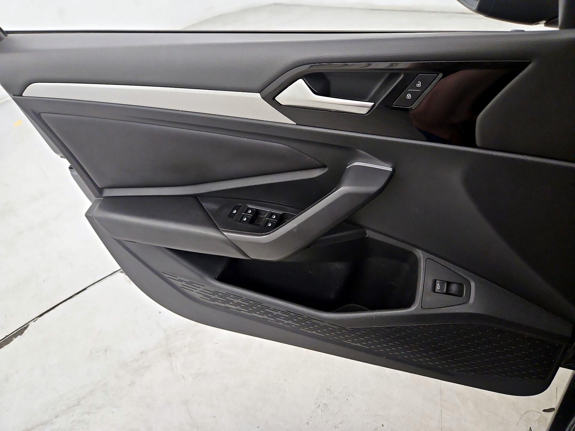 Thumbnail: 2019 Volkswagen Jetta - 12