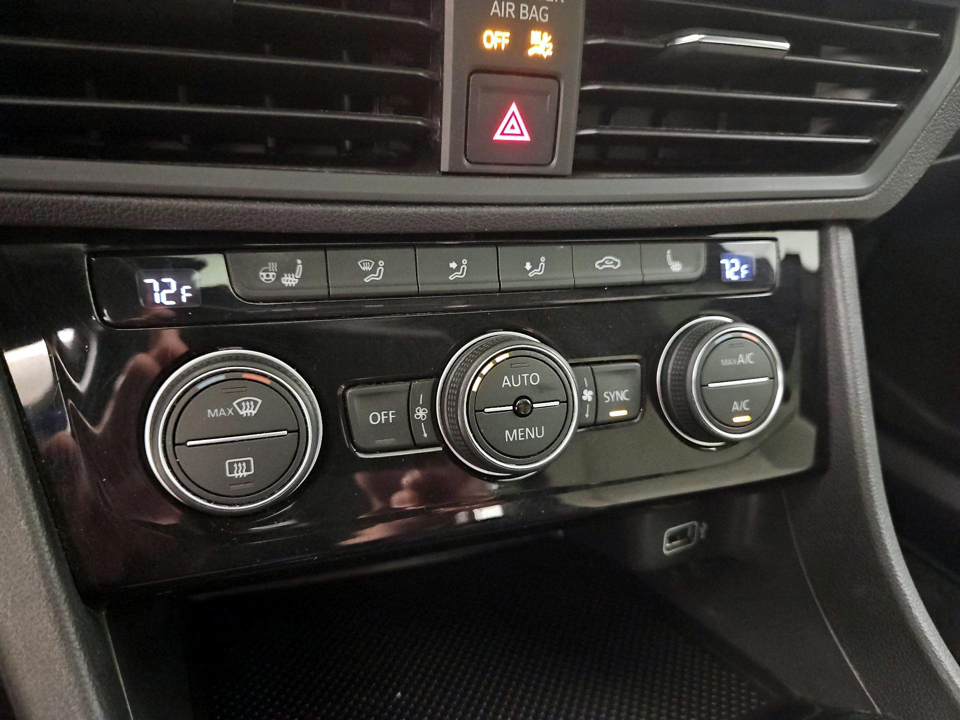 Thumbnail: 2019 Volkswagen Jetta - 16