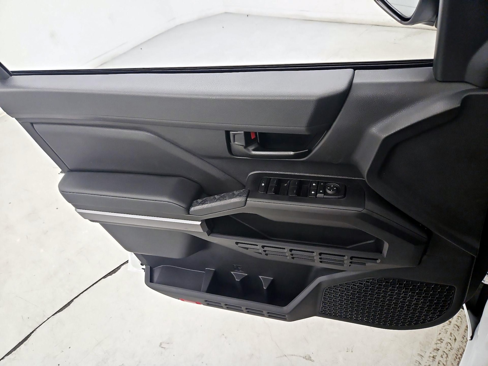 2026 Toyota Tacoma SR5 - Photo 13