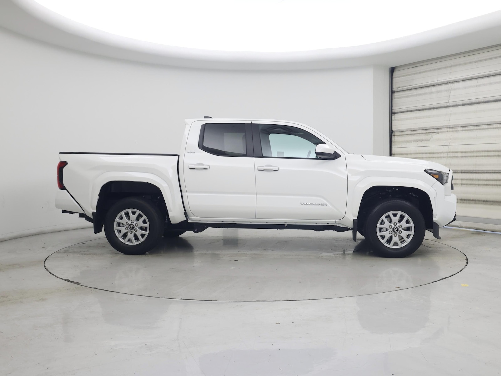 2026 Toyota Tacoma SR5 - Photo 8