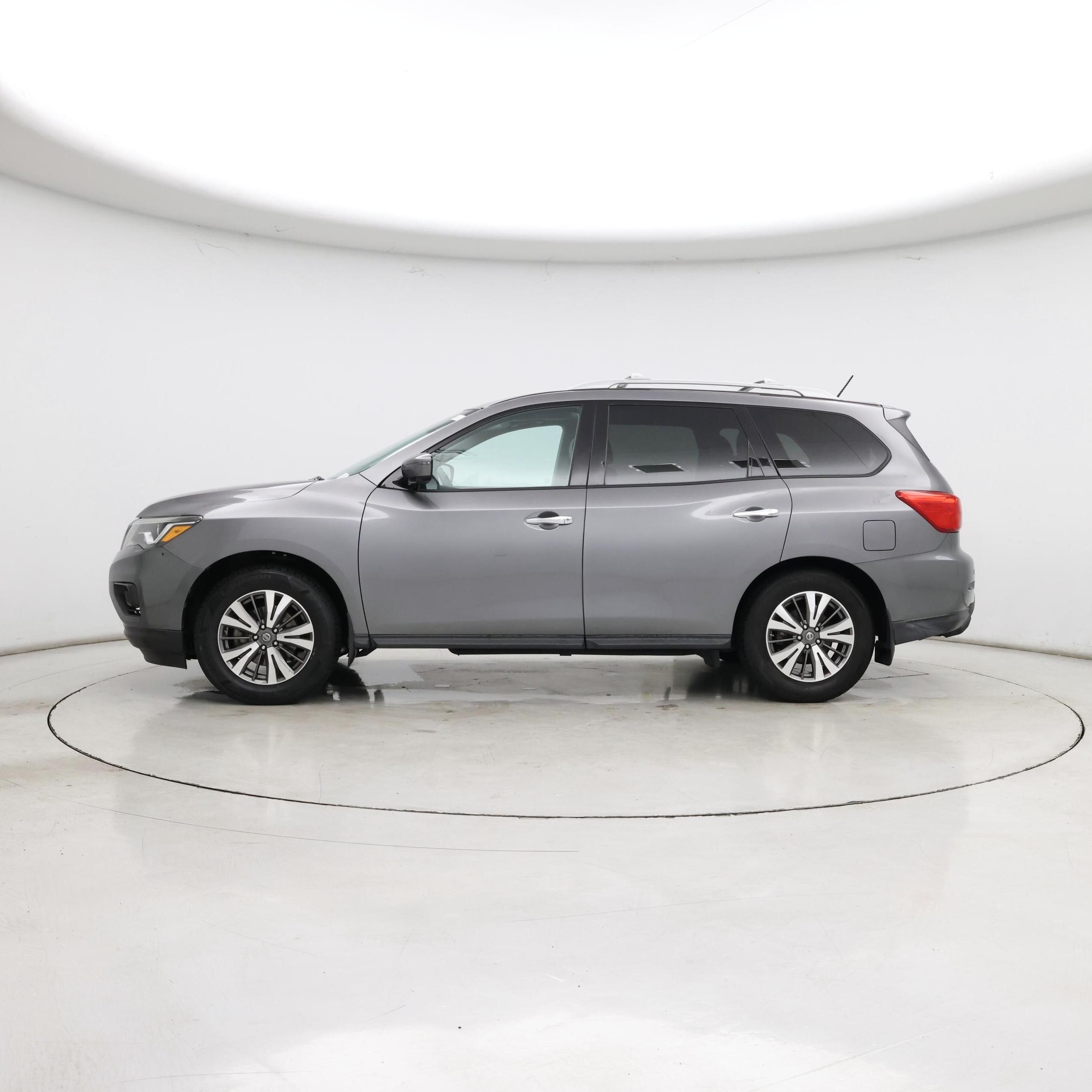 Thumbnail: 2017 Nissan Pathfinder - 3