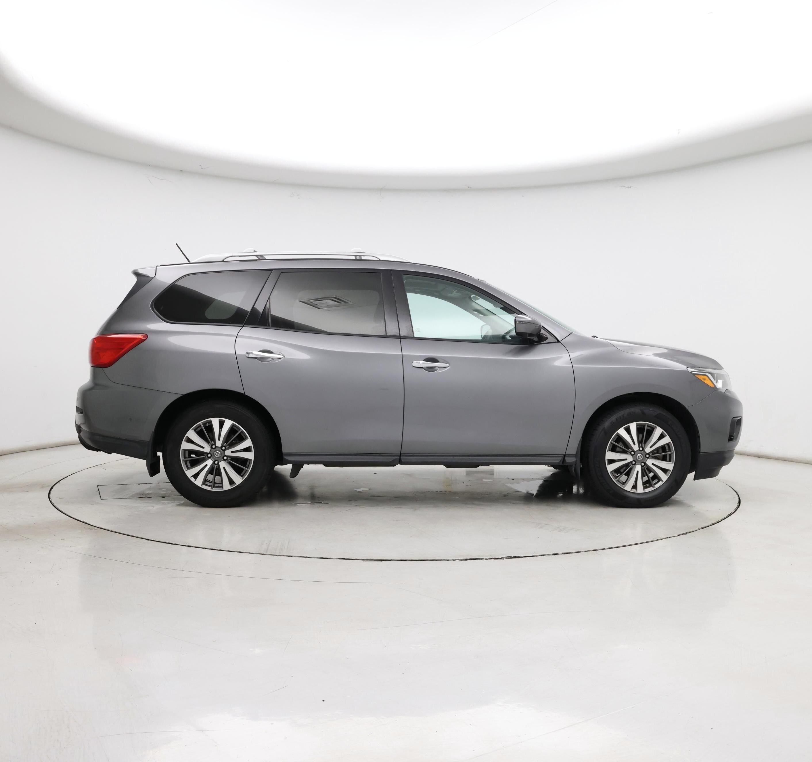 Thumbnail: 2017 Nissan Pathfinder - 7