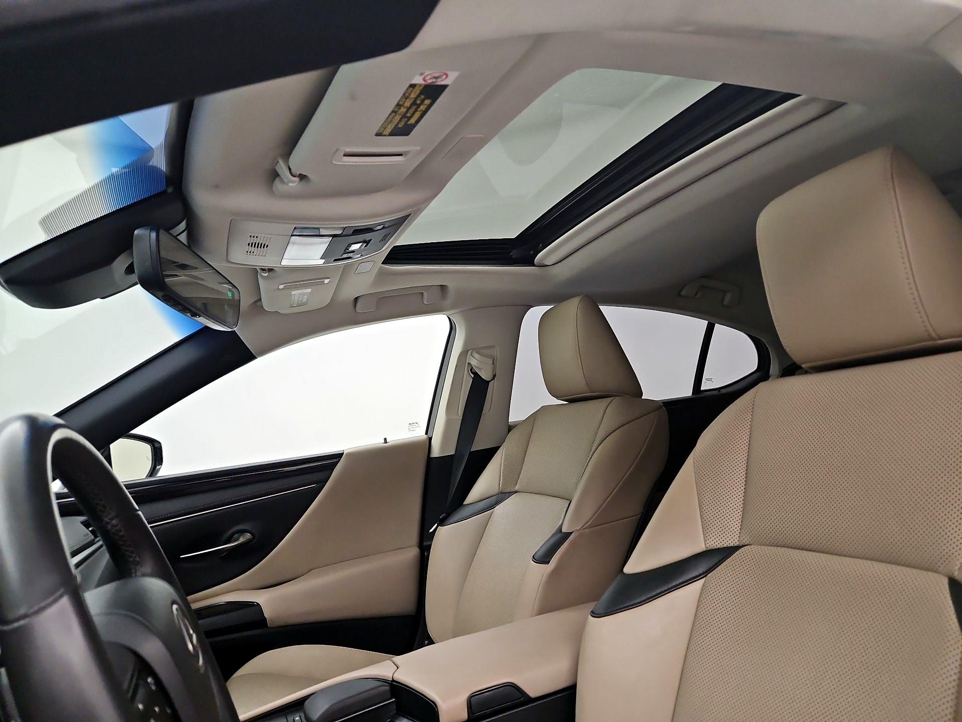 Thumbnail: 2020 Lexus ES - 19