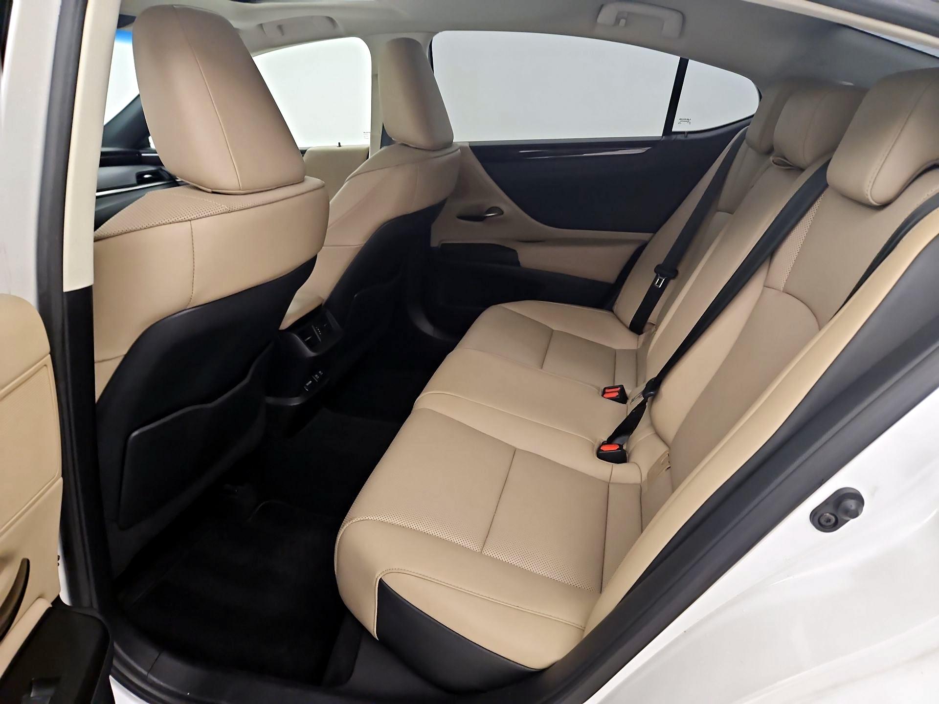 Thumbnail: 2020 Lexus ES - 20