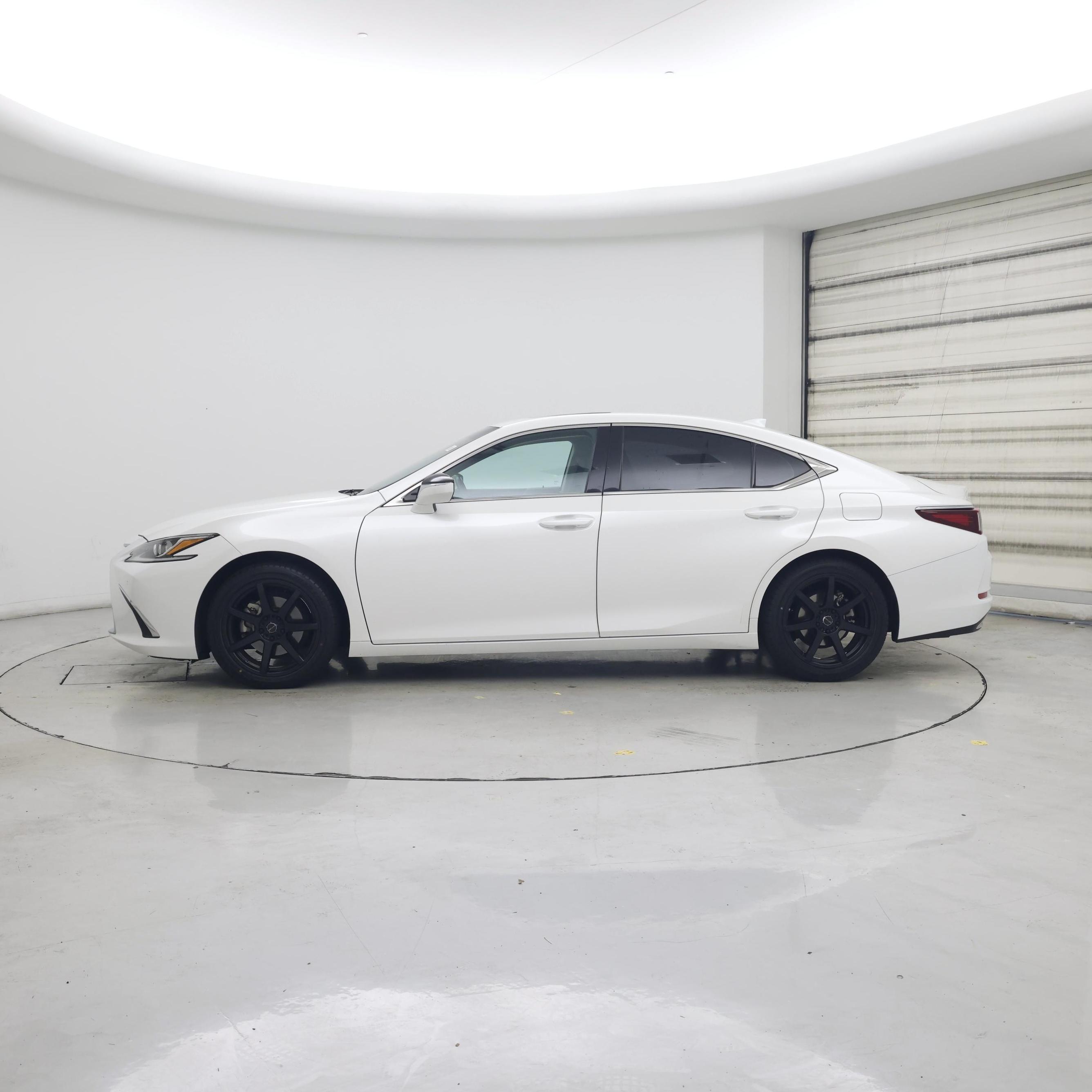 Thumbnail: 2020 Lexus ES - 3