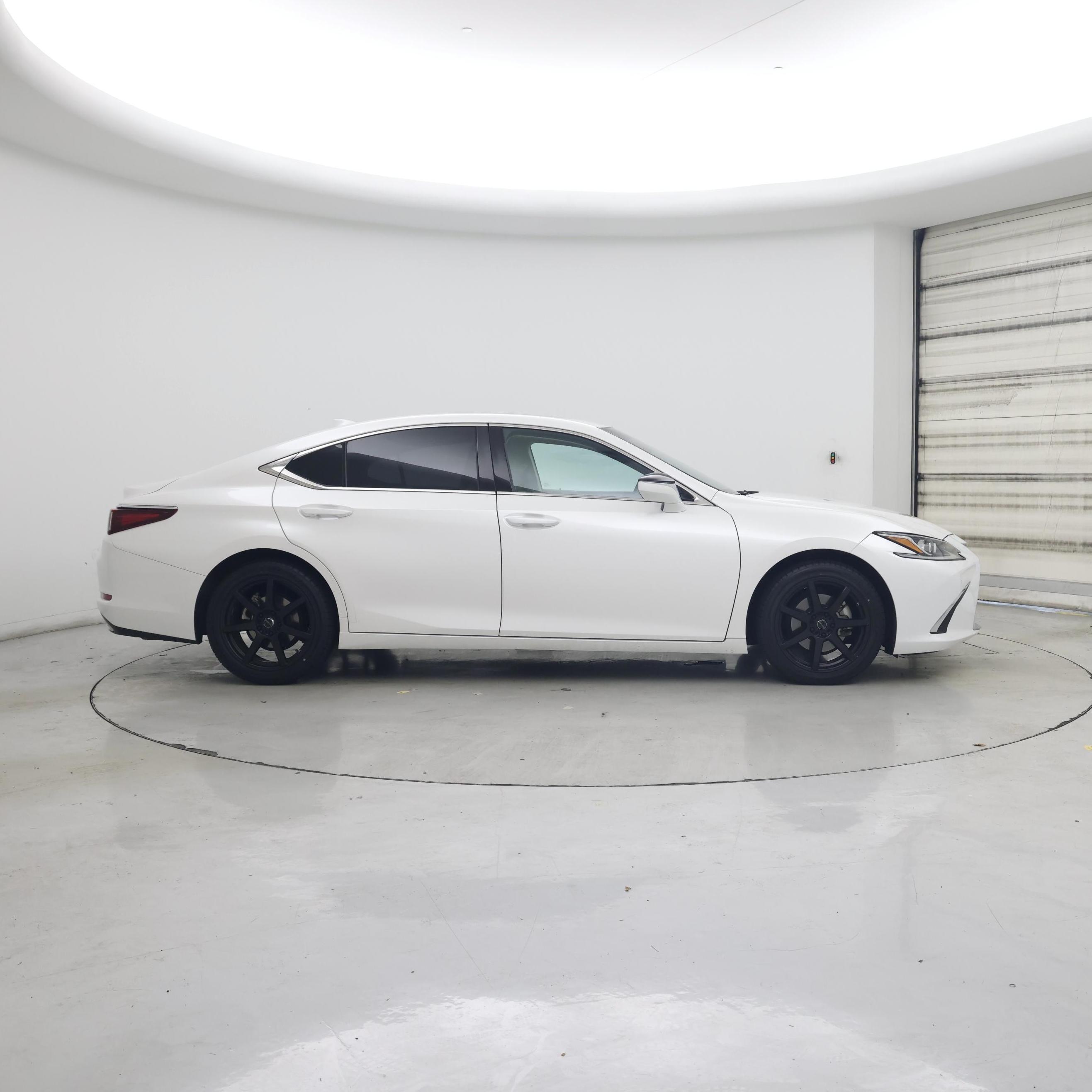 Thumbnail: 2020 Lexus ES - 7
