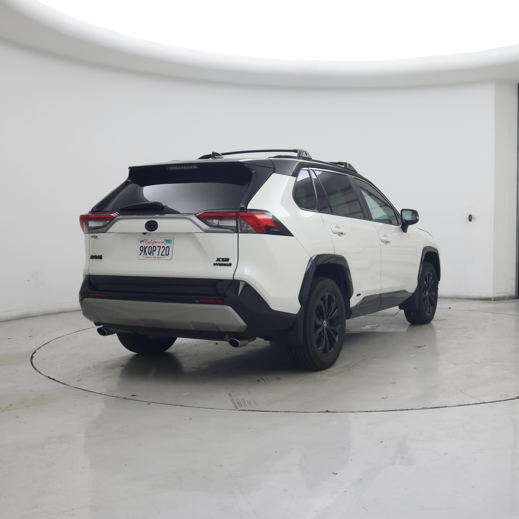 Thumbnail: 2022 Toyota RAV4 - 8