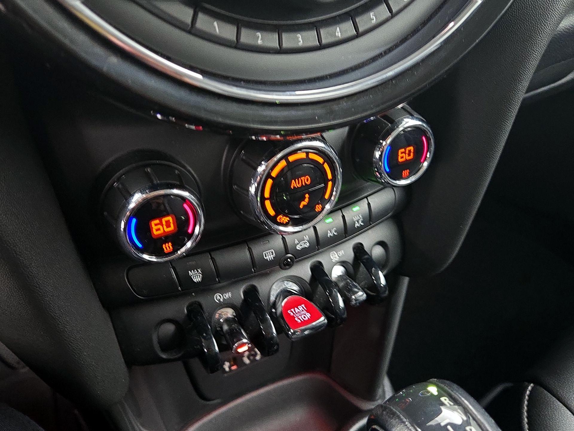 Thumbnail: 2015 MINI Cooper Hardtop - 15