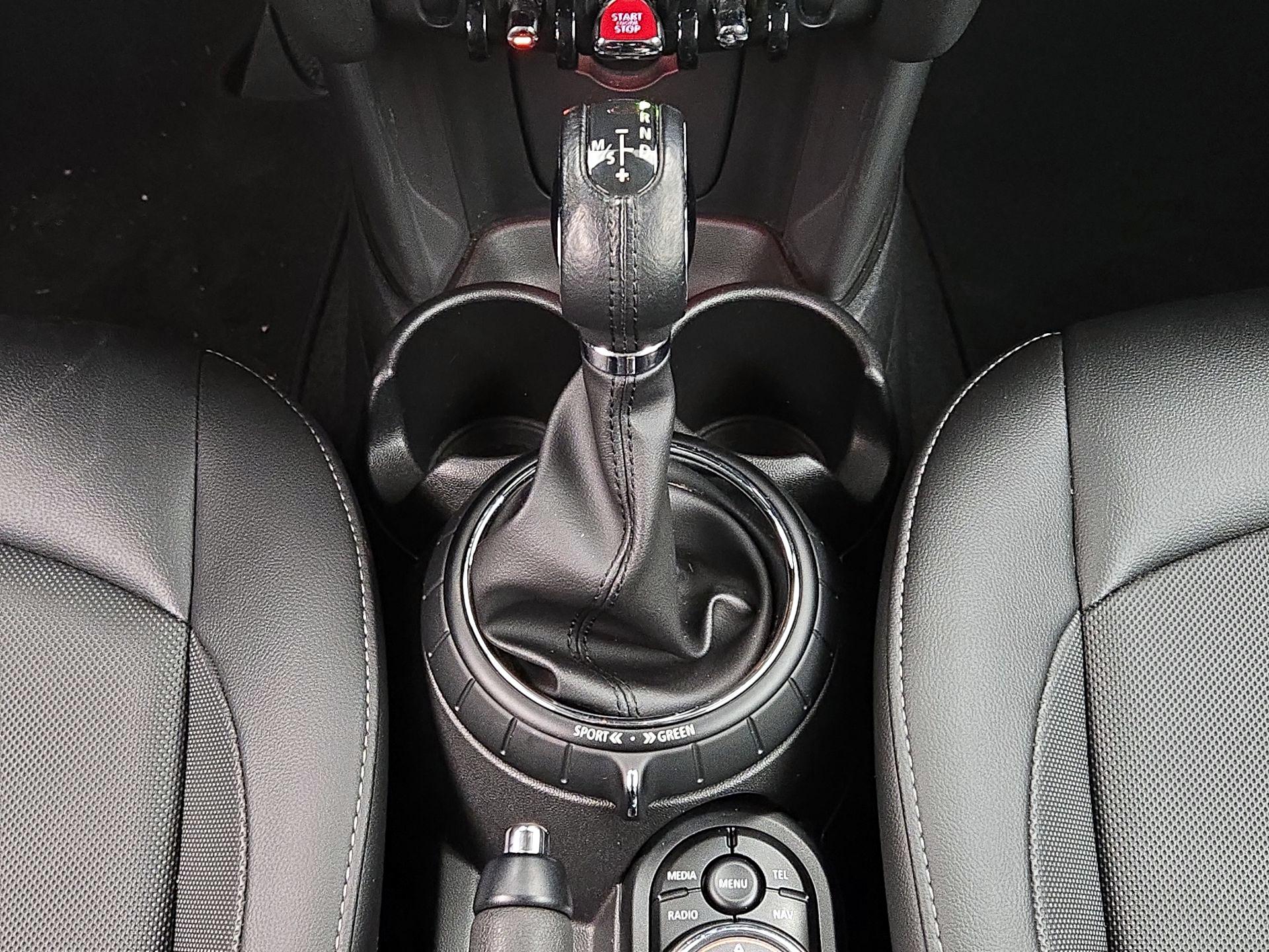 Thumbnail: 2015 MINI Cooper Hardtop - 16