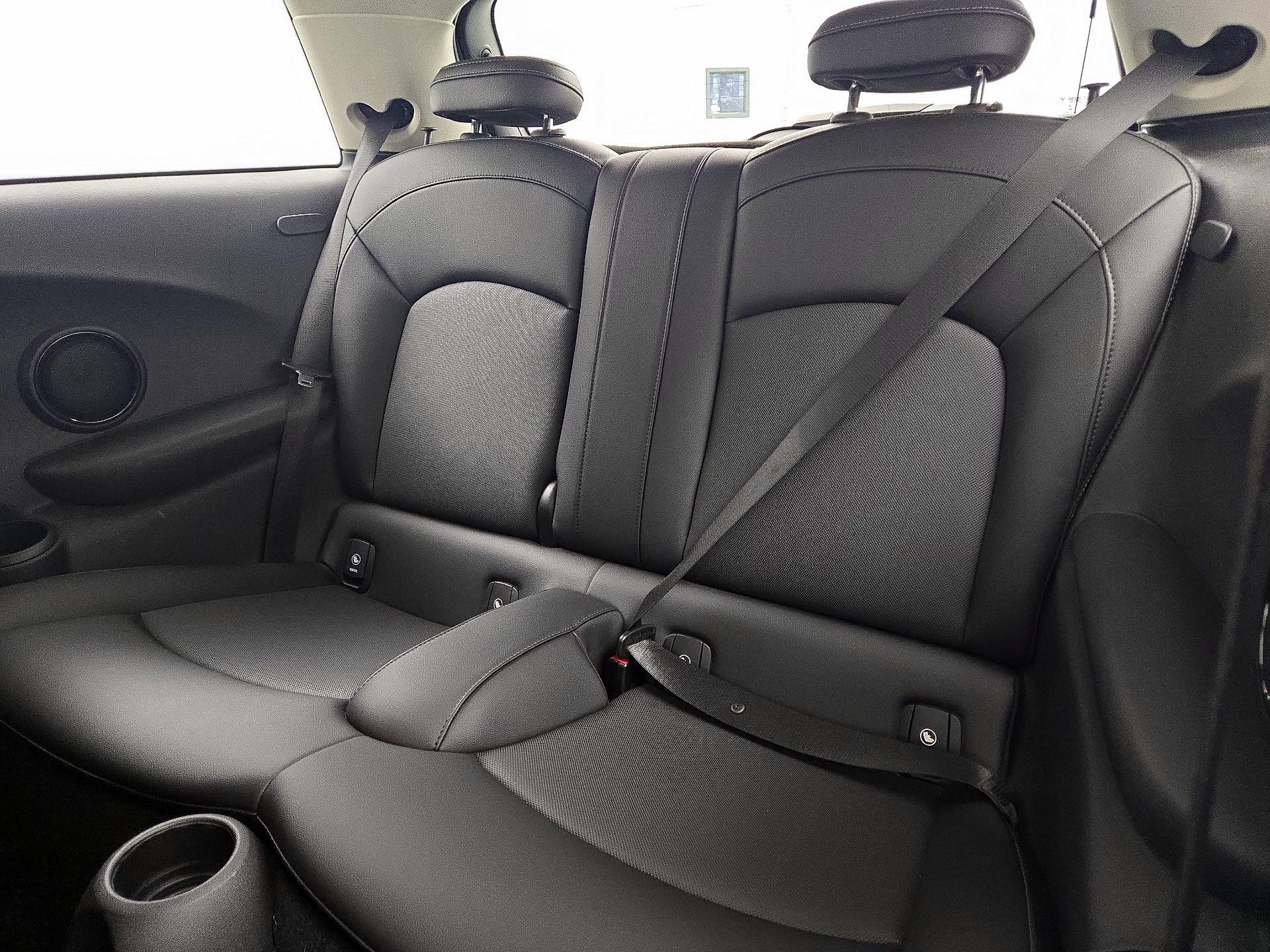 Thumbnail: 2015 MINI Cooper Hardtop - 18