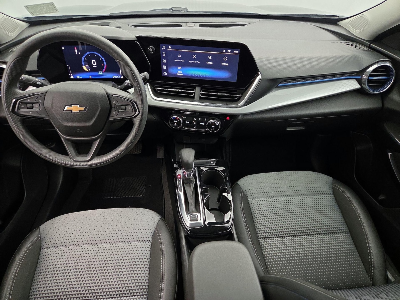 2025 Chevrolet Trax LT - Photo 10