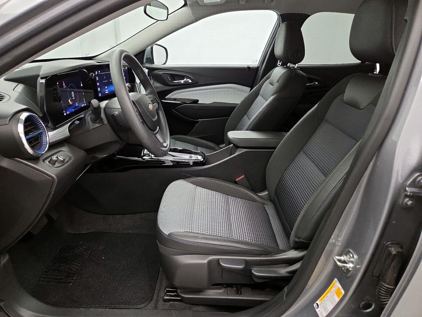 2025 Chevrolet Trax LT - Photo 12