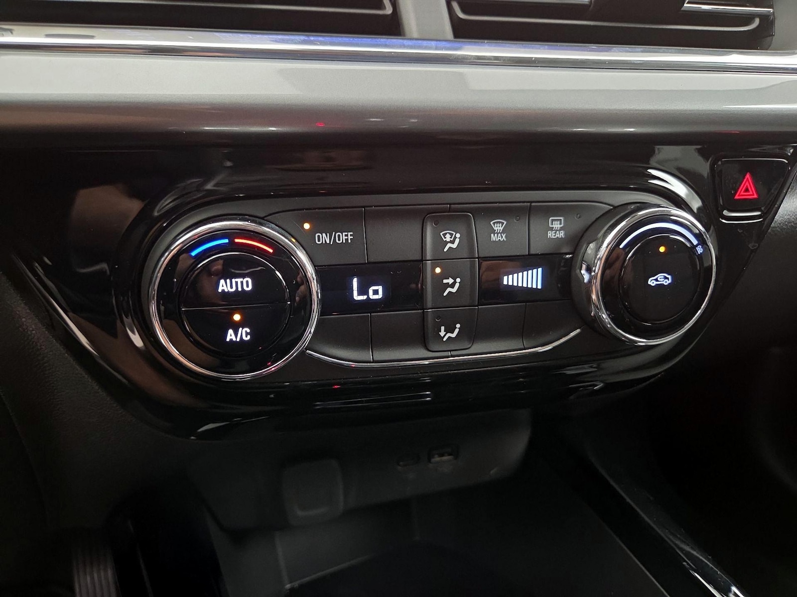 2025 Chevrolet Trax LT - Photo 17