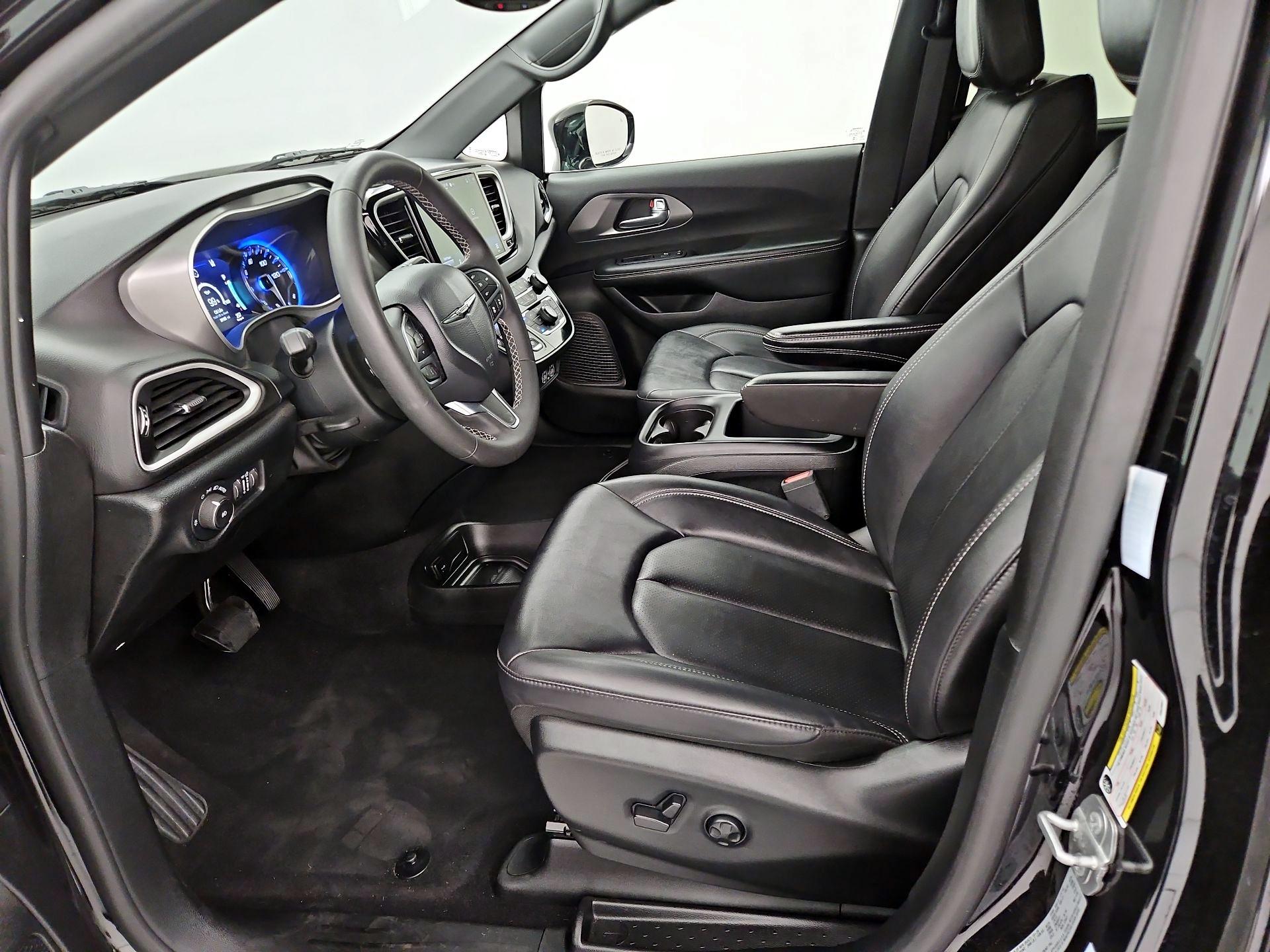Thumbnail: 2025 Chrysler Pacifica - 11