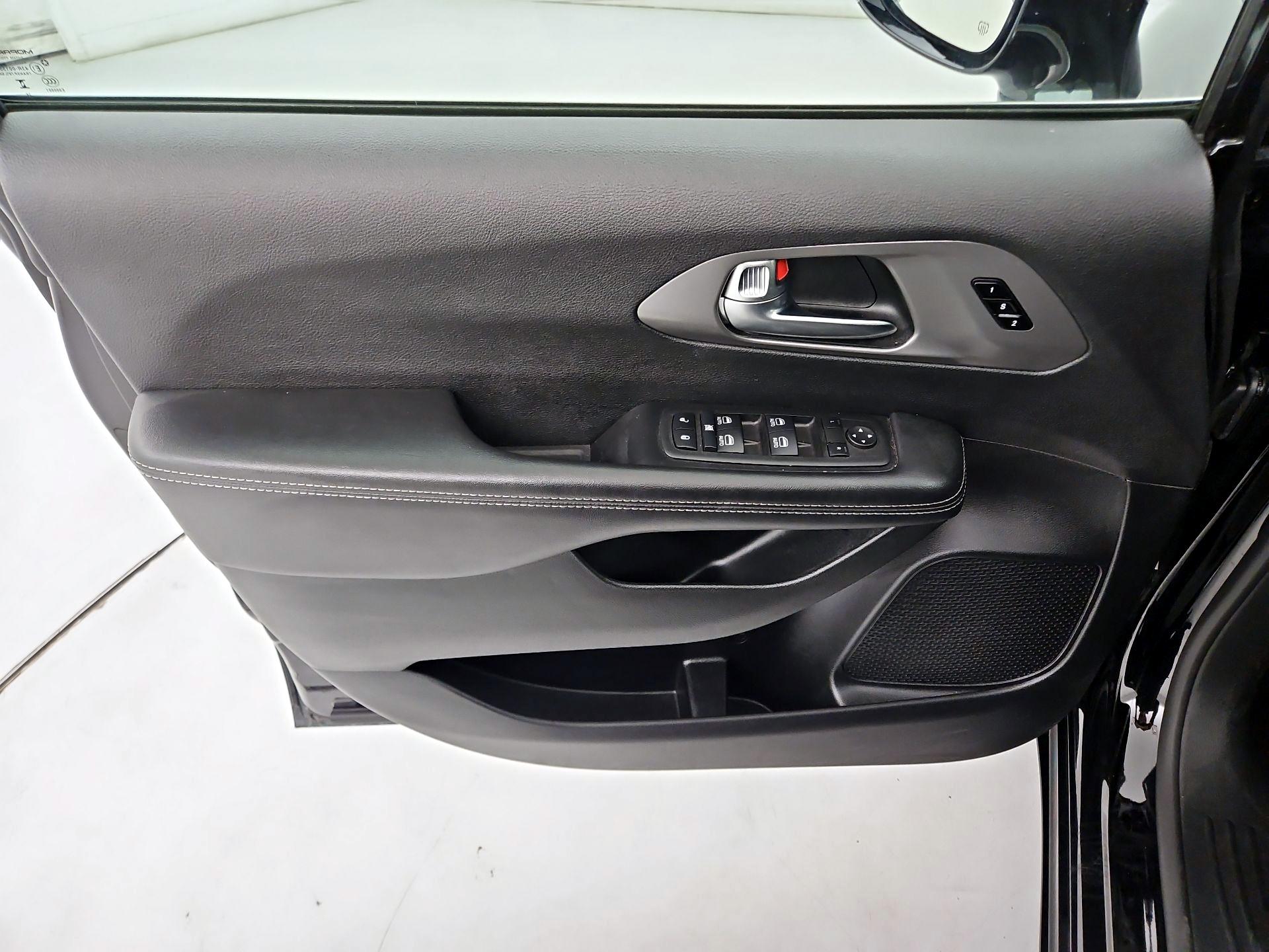 Thumbnail: 2025 Chrysler Pacifica - 12