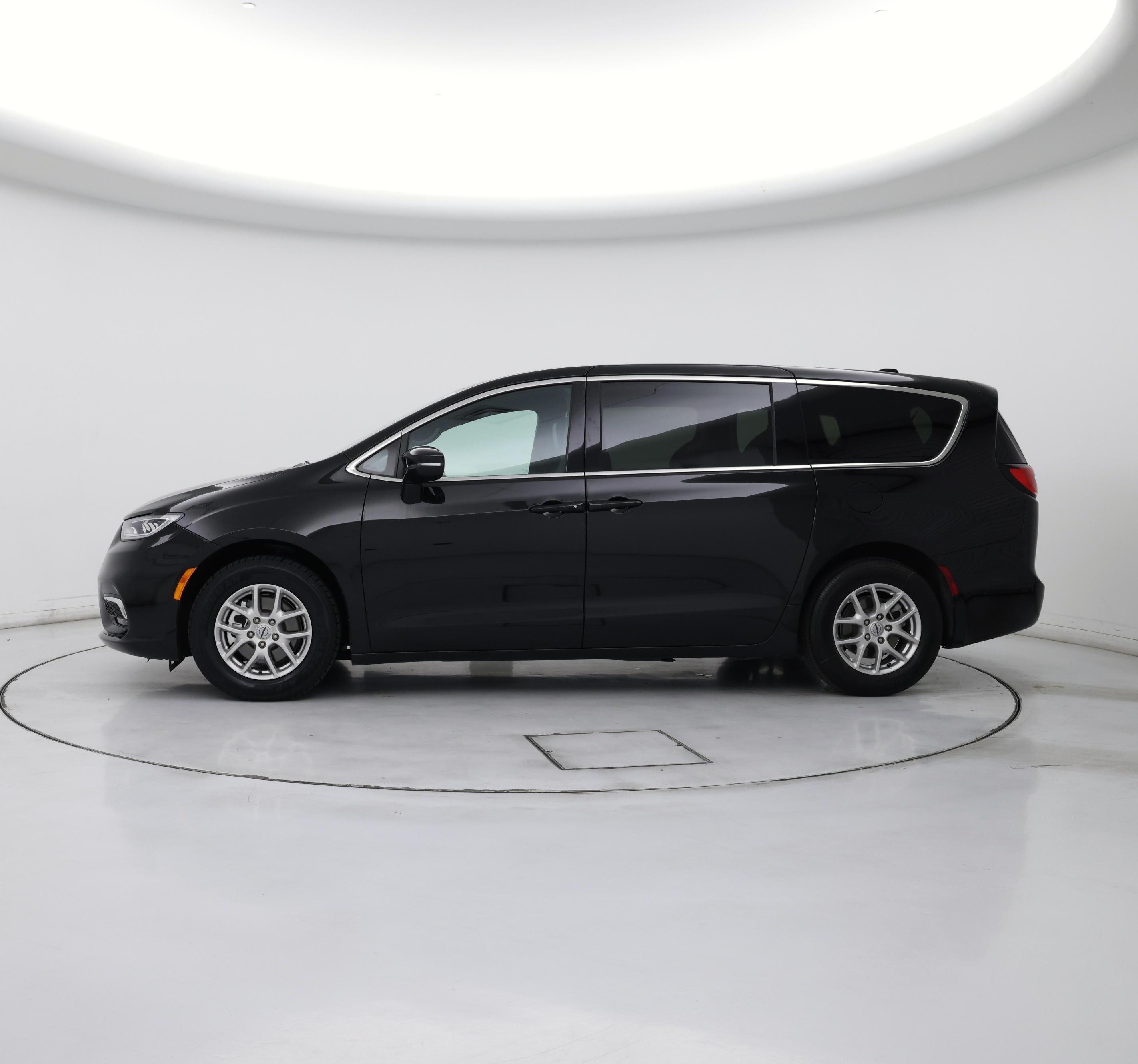 Thumbnail: 2025 Chrysler Pacifica - 3