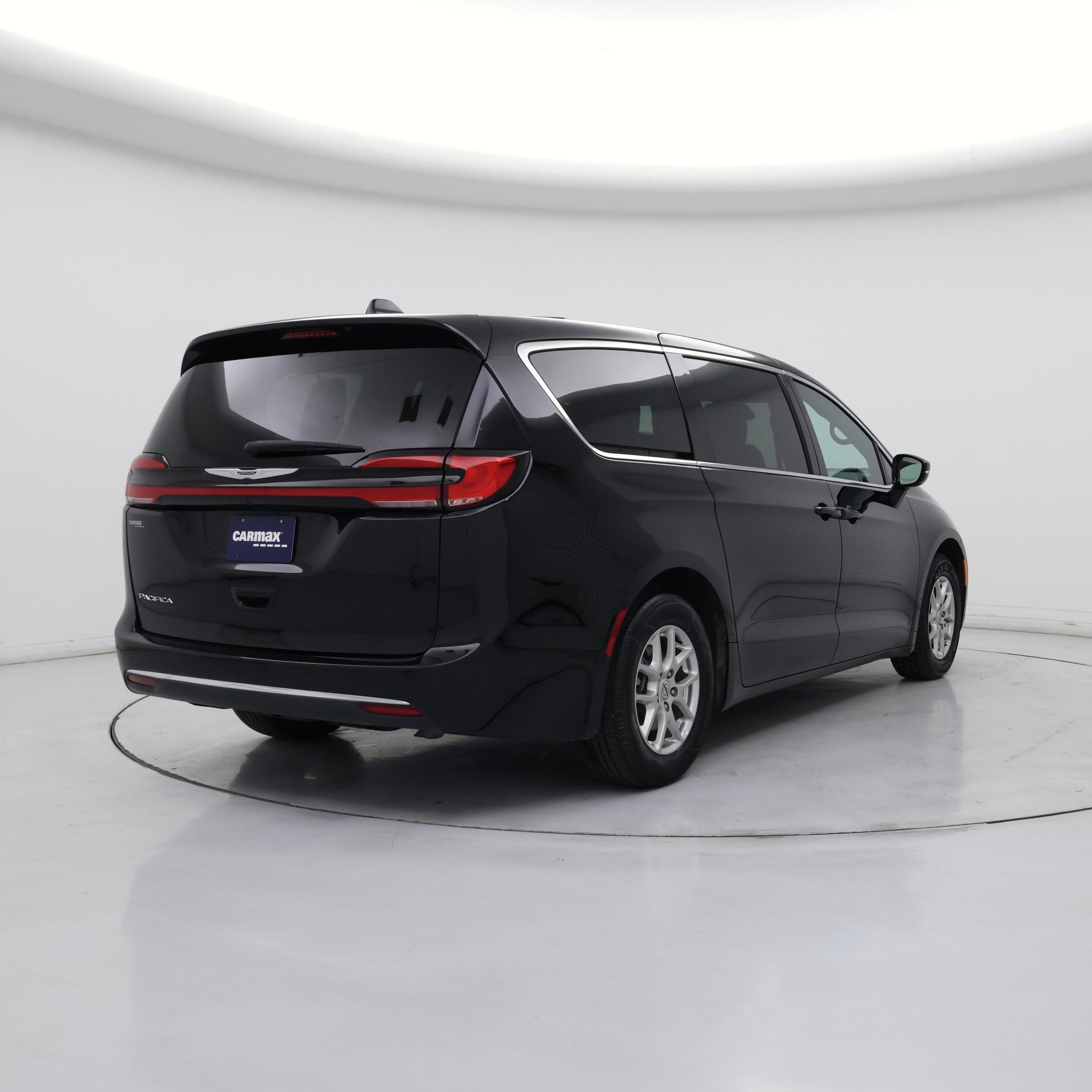 Thumbnail: 2025 Chrysler Pacifica - 8