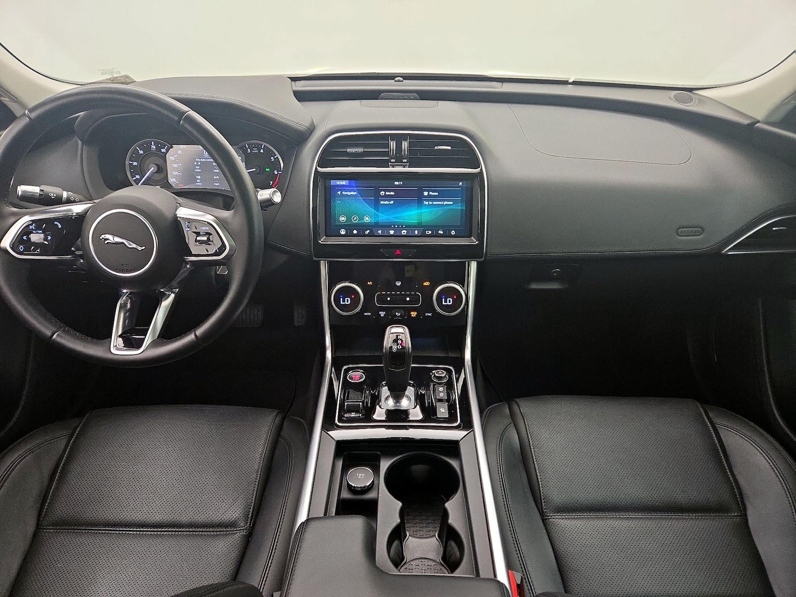 2020 Jaguar XE S - Photo 10