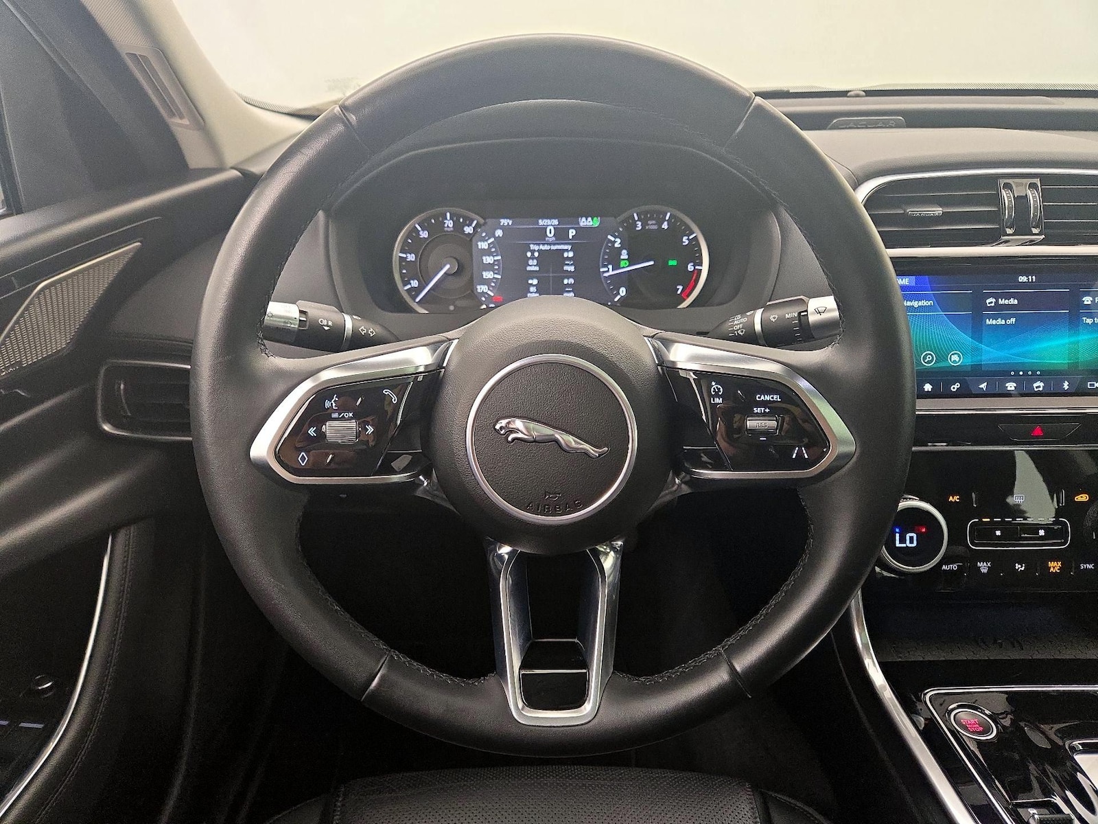 2020 Jaguar XE S - Photo 11