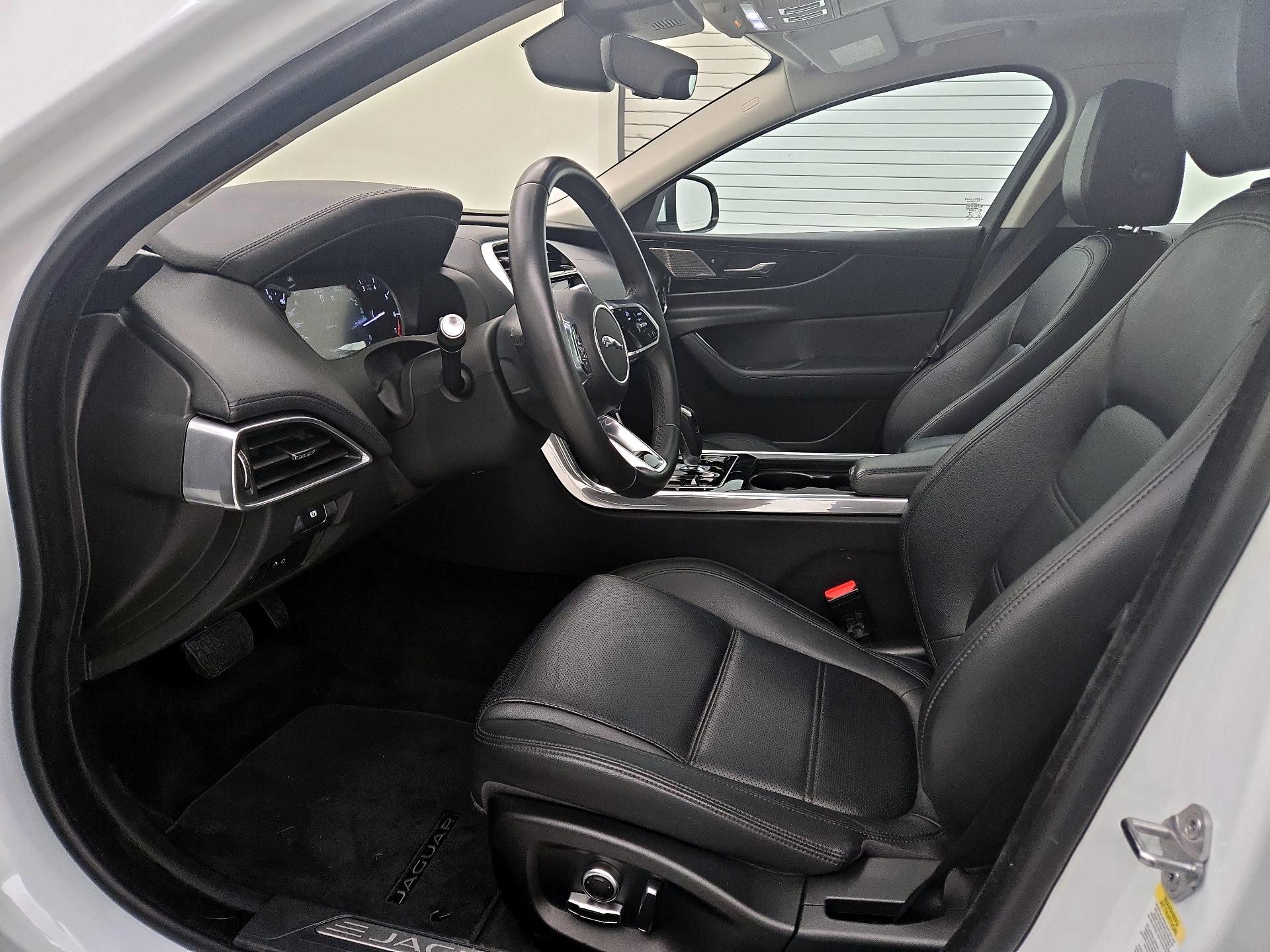 Thumbnail: 2020 Jaguar XE - 11