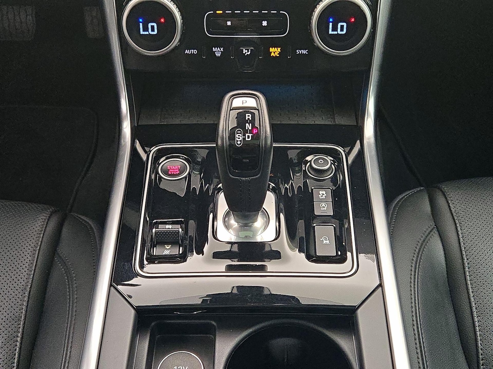2020 Jaguar XE S - Photo 18