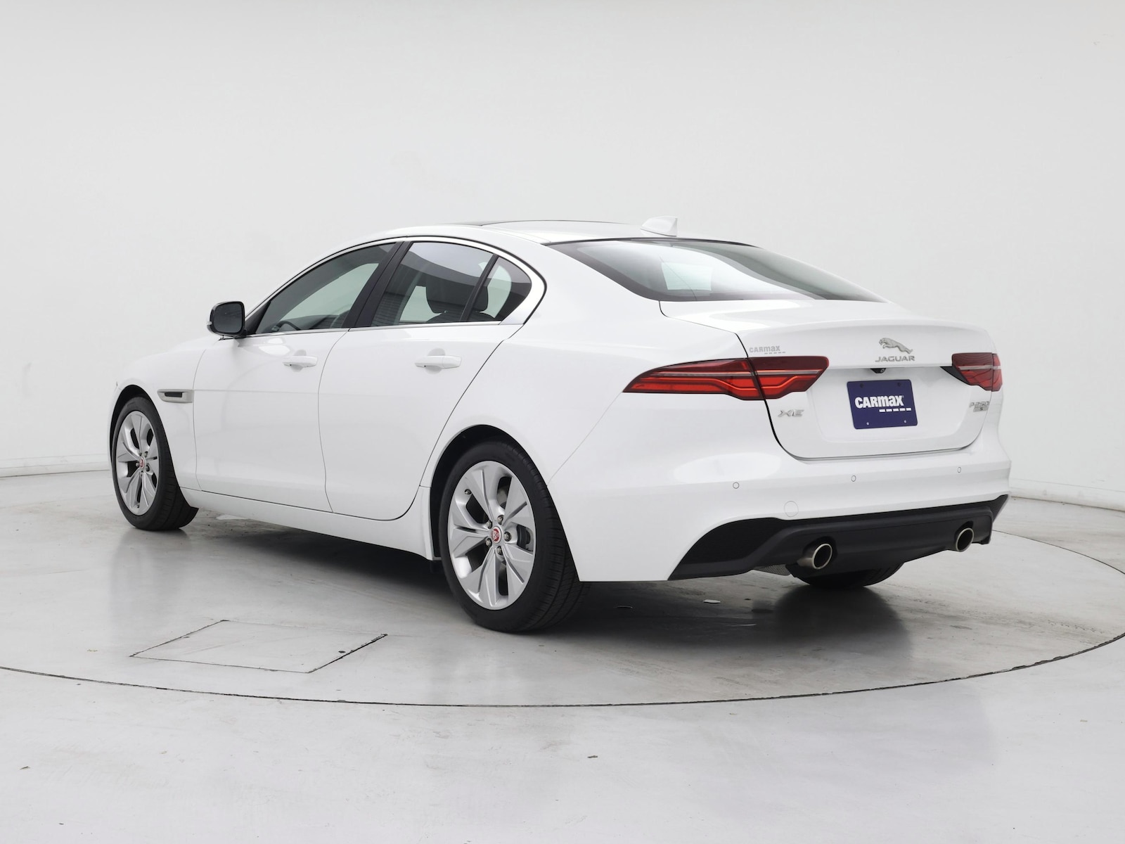 2020 Jaguar XE S - Photo 3