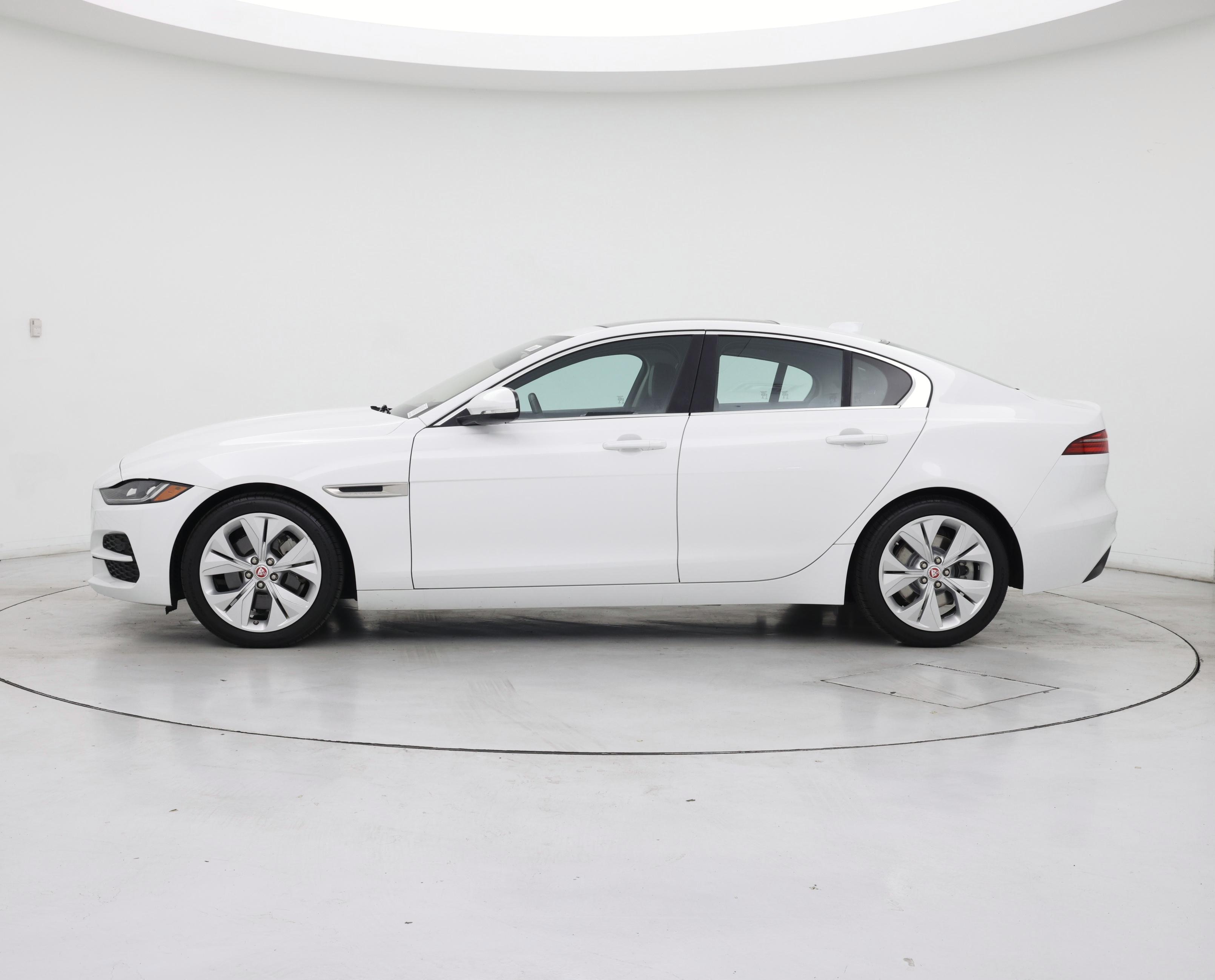 Thumbnail: 2020 Jaguar XE - 3