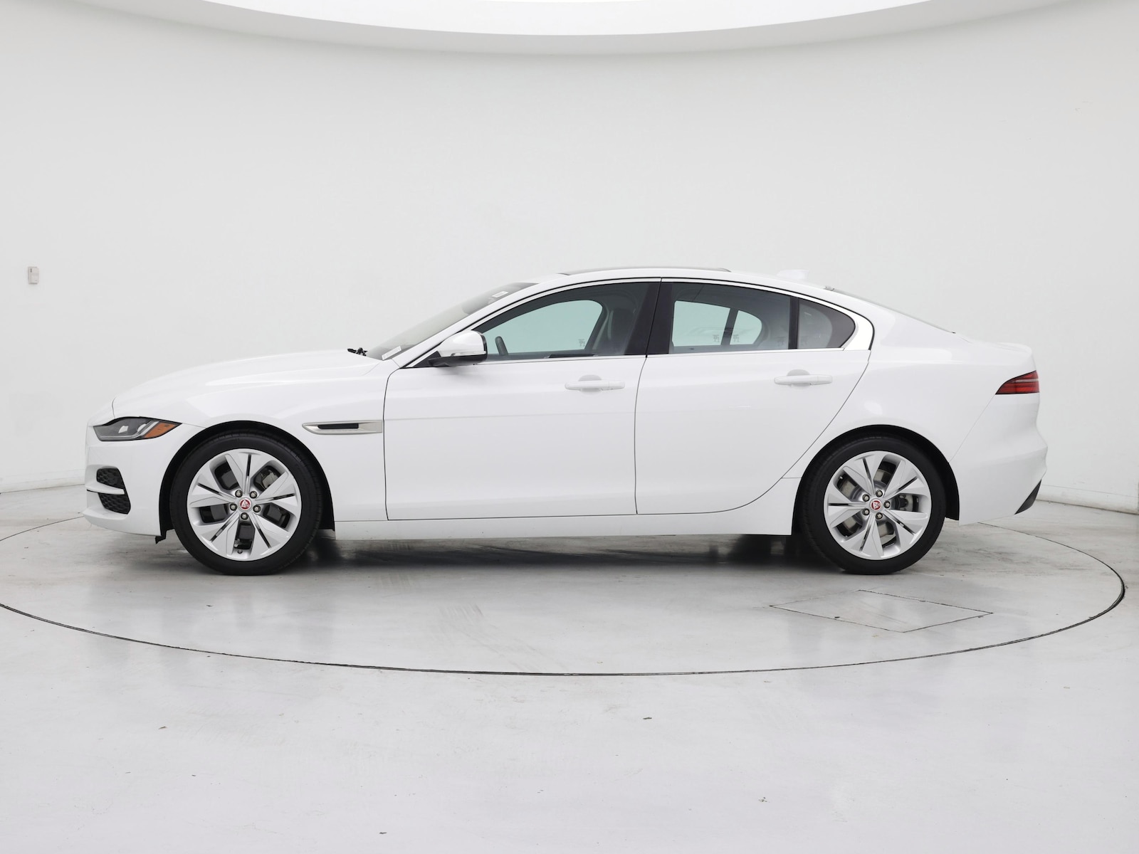 2020 Jaguar XE S - Photo 4