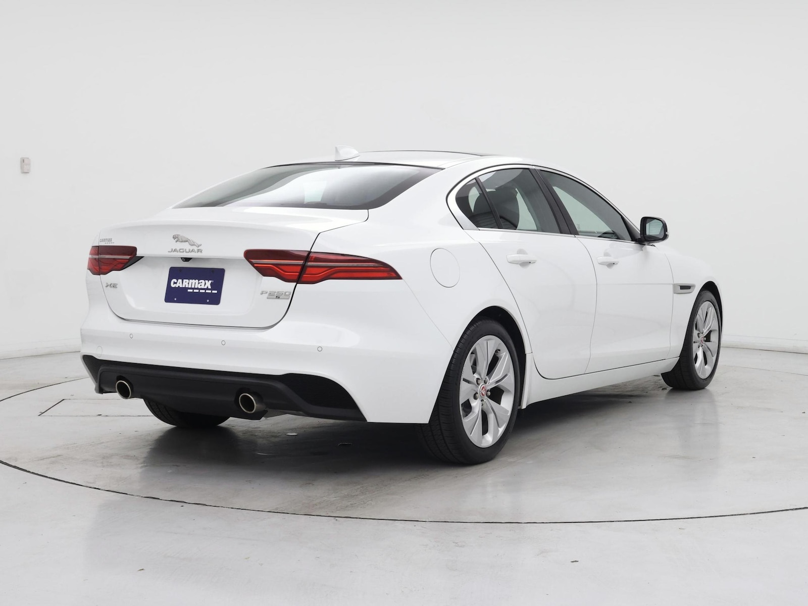 2020 Jaguar XE S - Photo 9