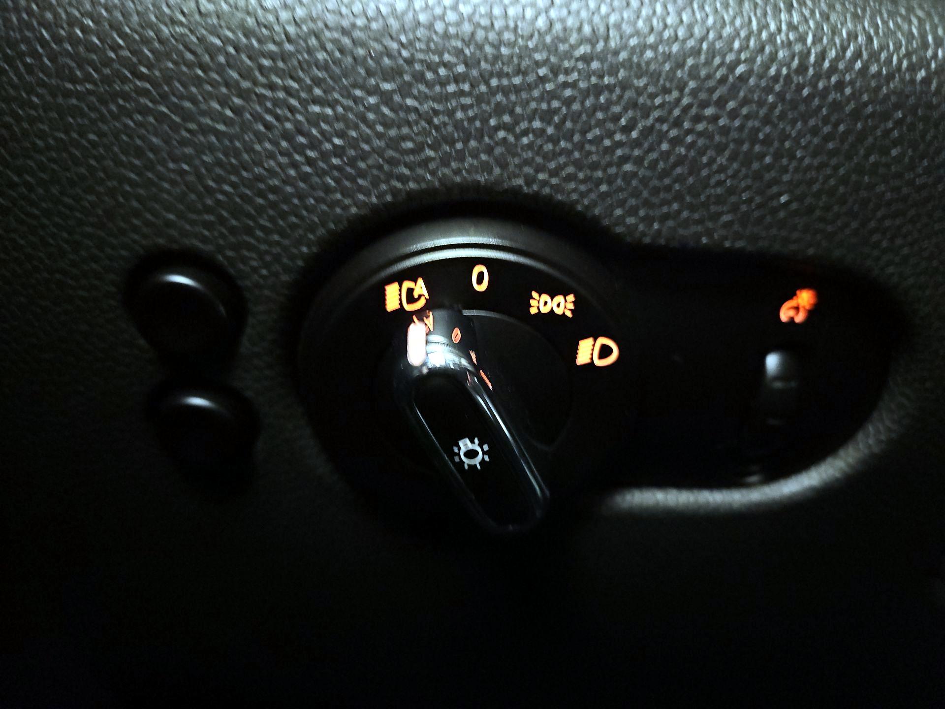 Thumbnail: 2015 MINI Cooper Hardtop - 13