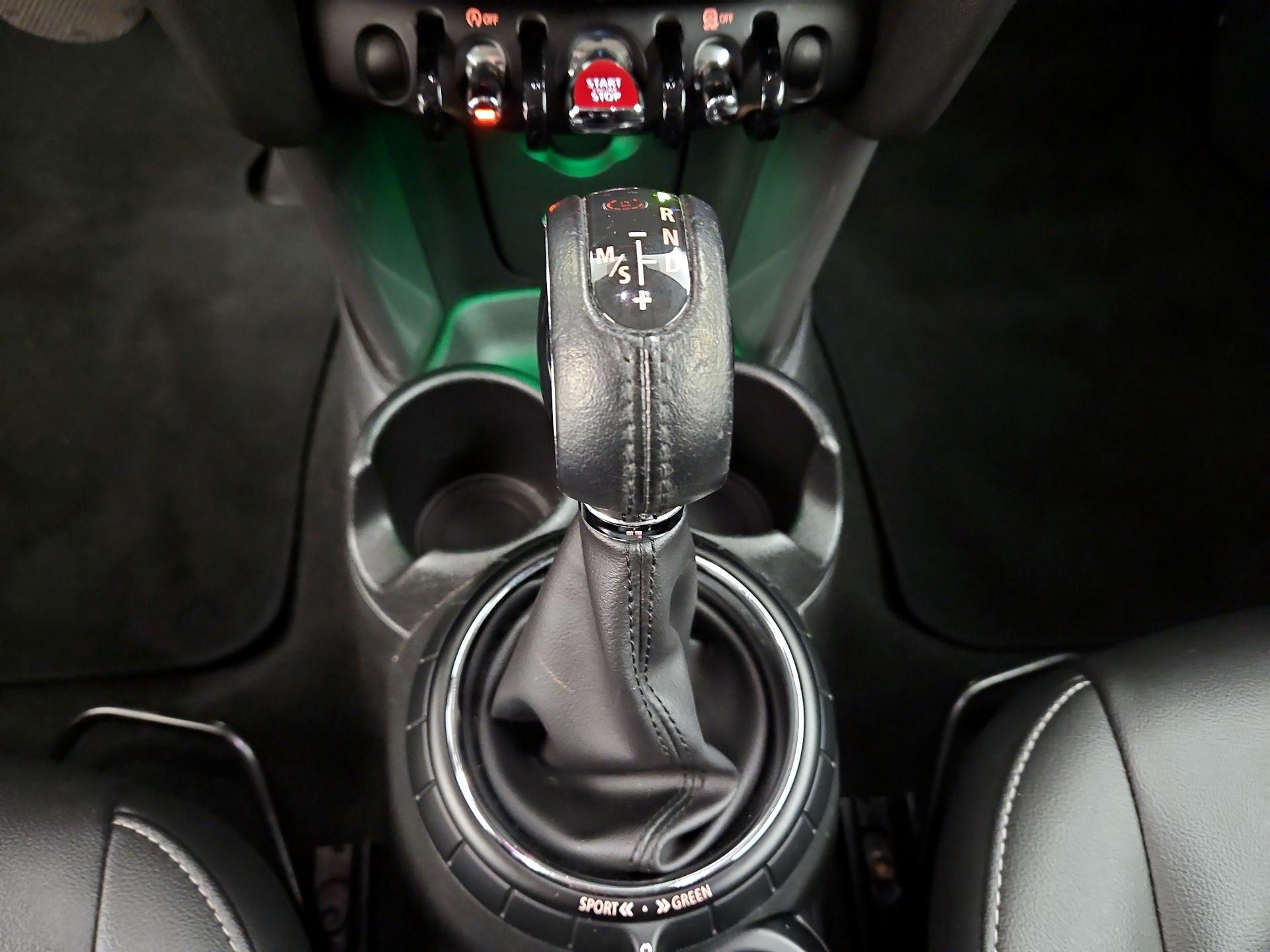 Thumbnail: 2015 MINI Cooper Hardtop - 16