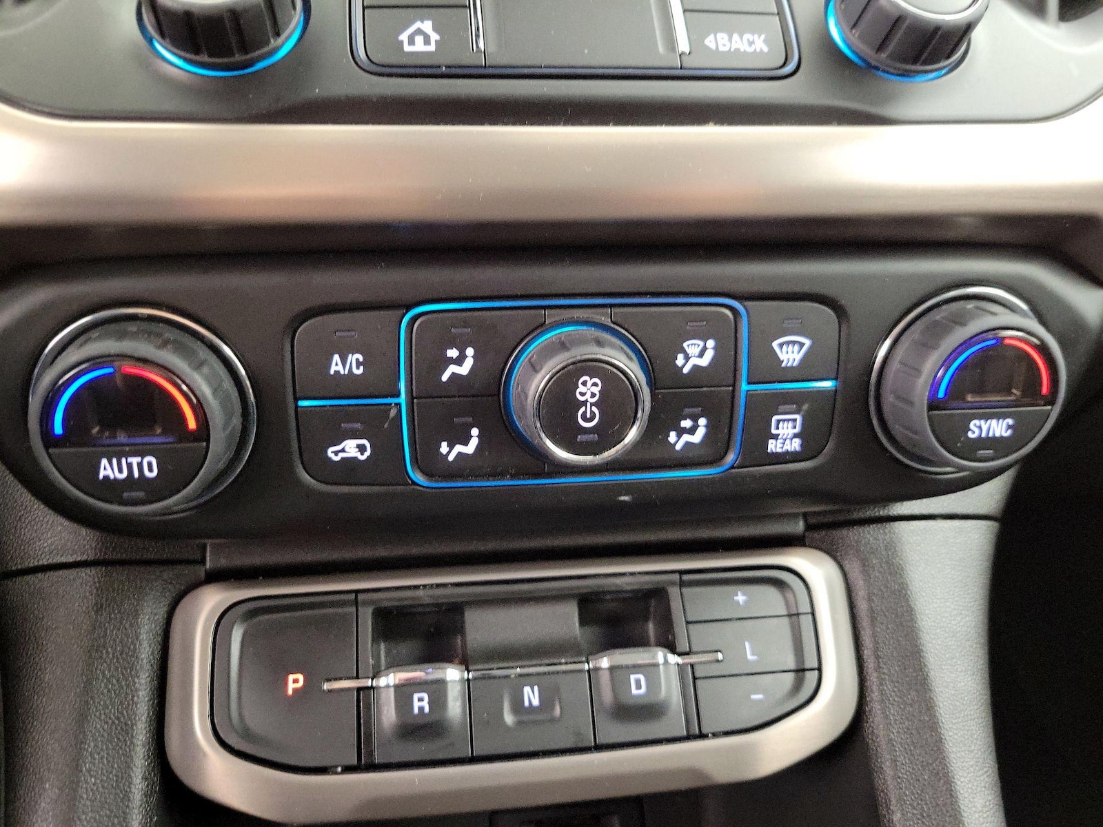 2022 GMC Acadia Denali - Photo 17