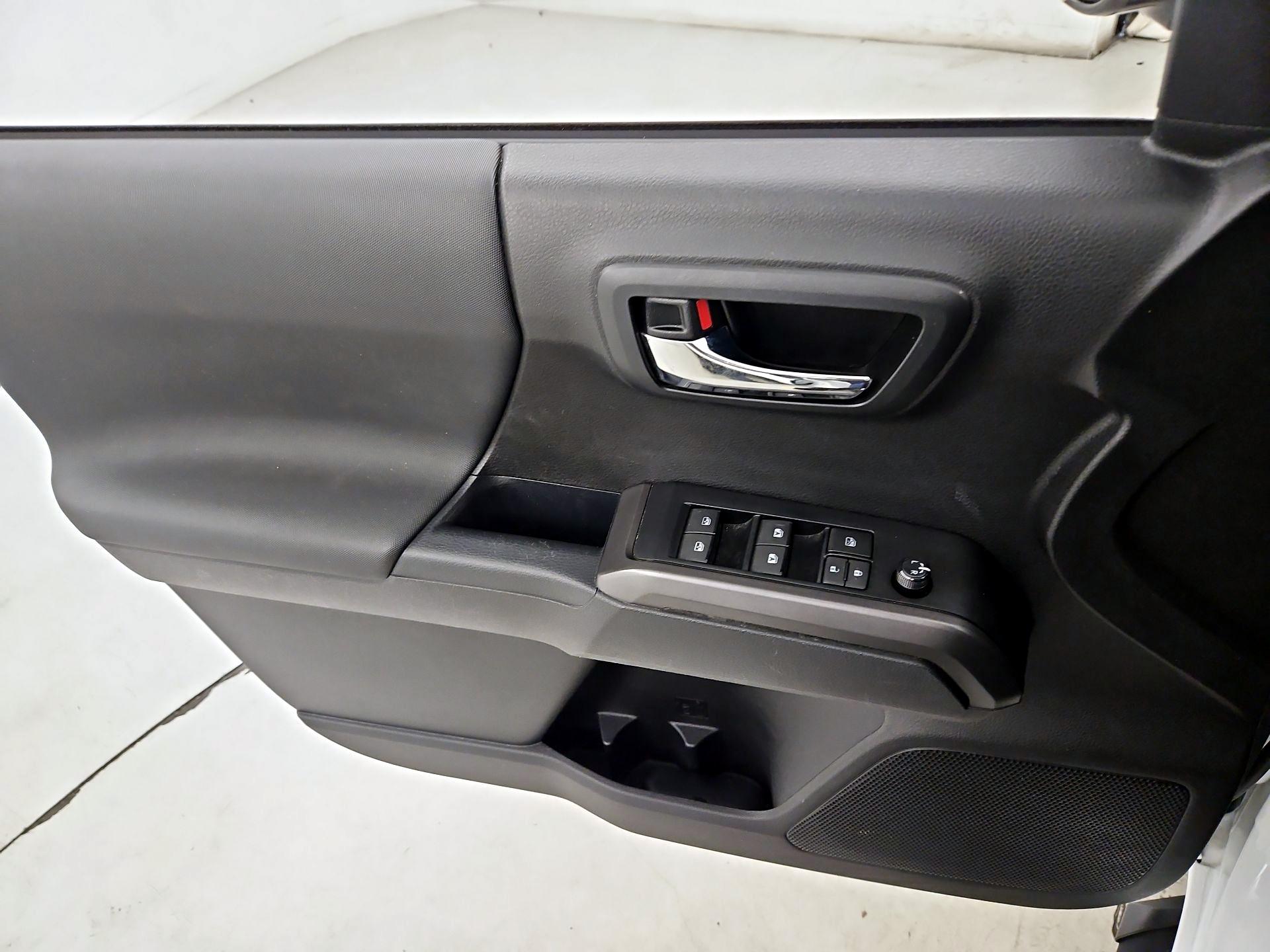 Thumbnail: 2022 Toyota Tacoma - 12