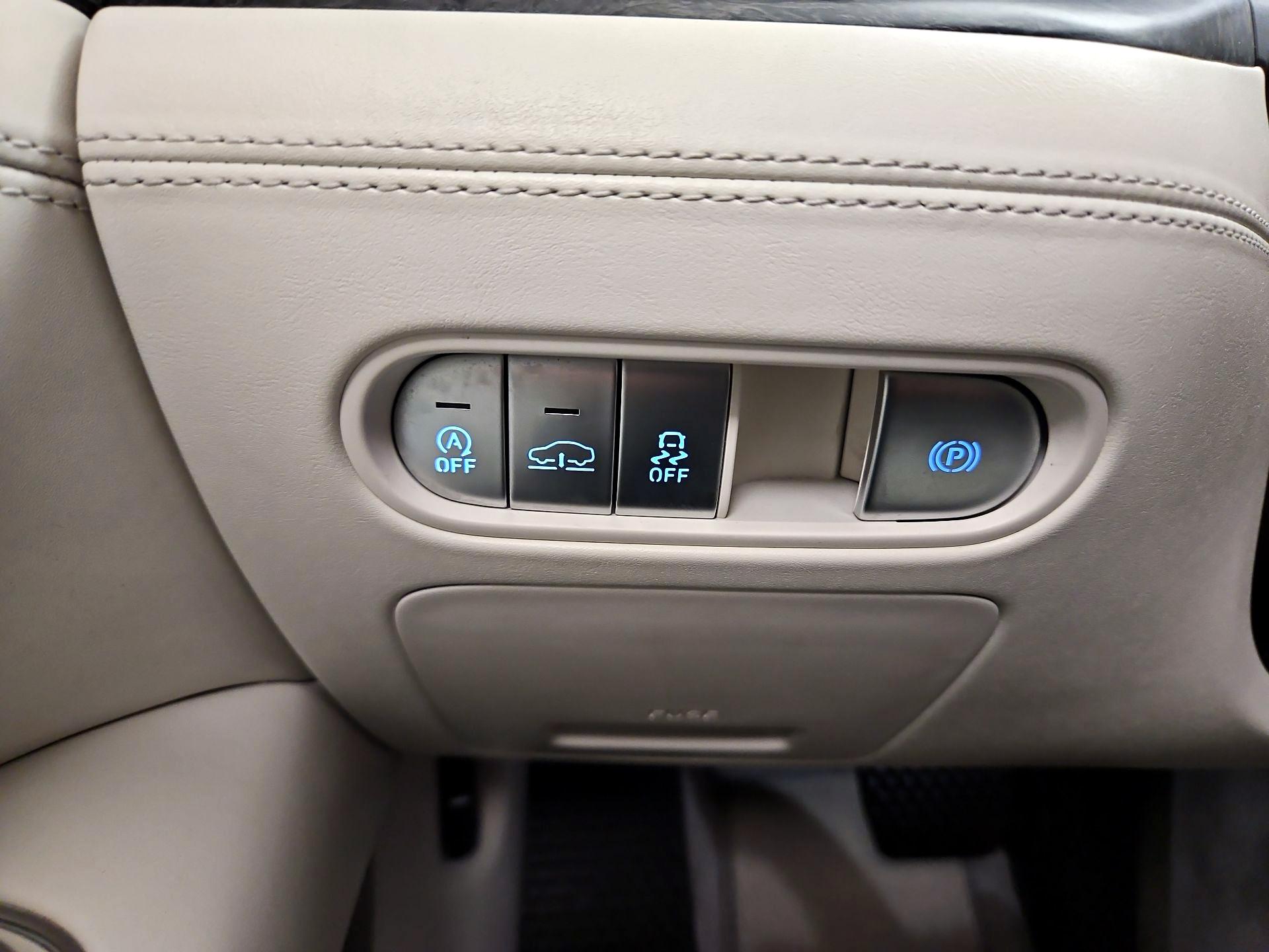 Thumbnail: 2023 Genesis G90 - 13