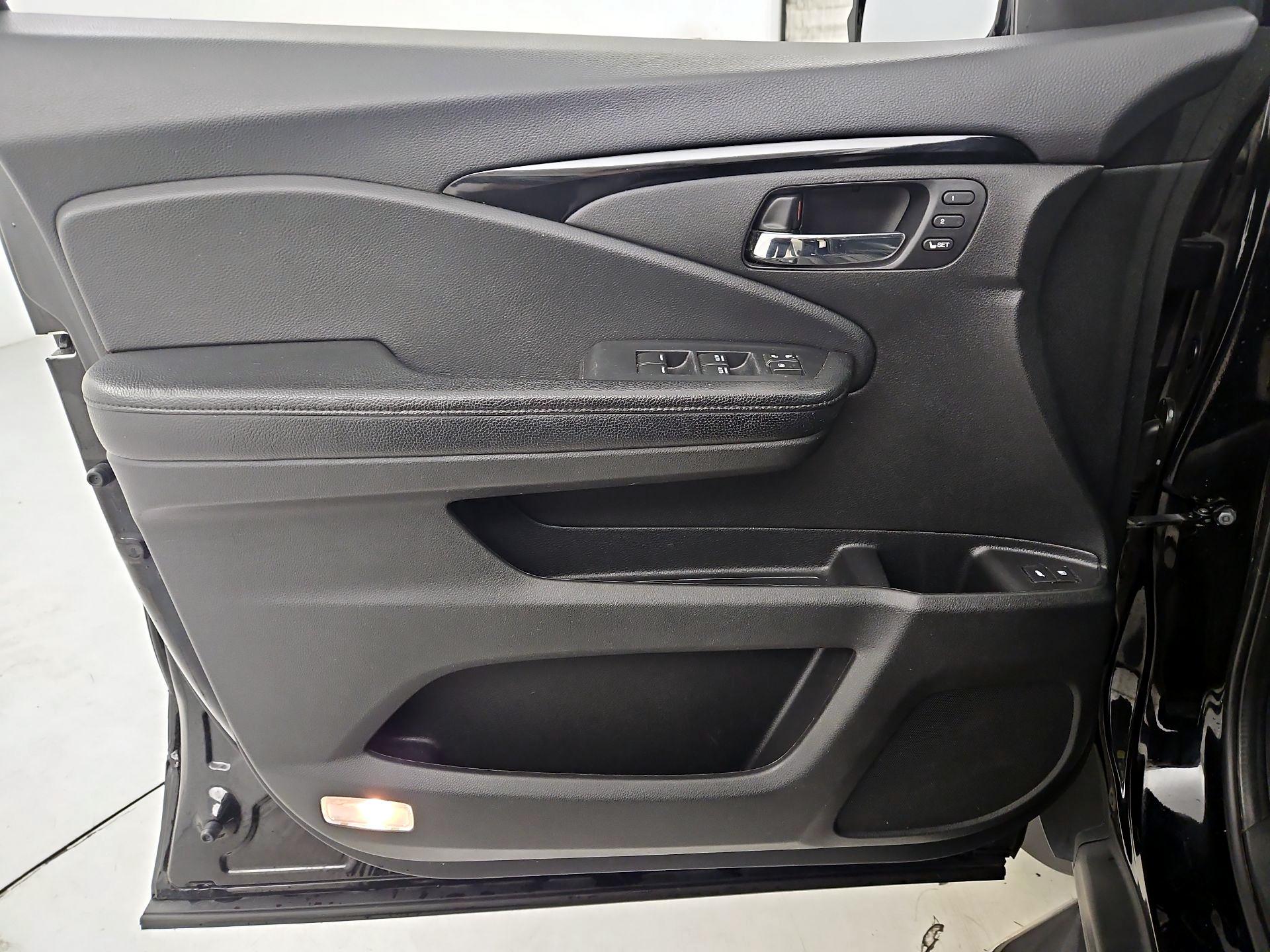 Thumbnail: 2020 Honda Pilot - 12