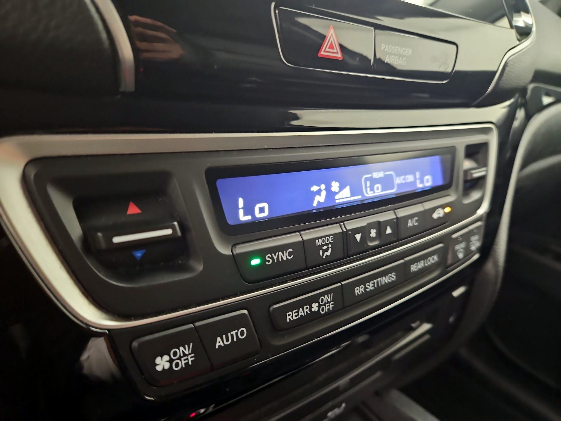 Thumbnail: 2020 Honda Pilot - 16