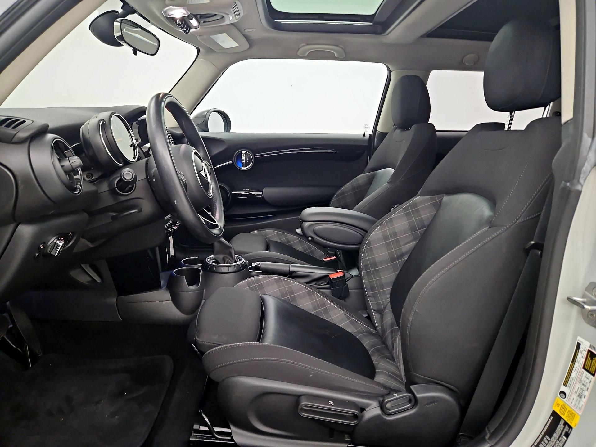 Thumbnail: 2016 MINI Cooper Hardtop - 11