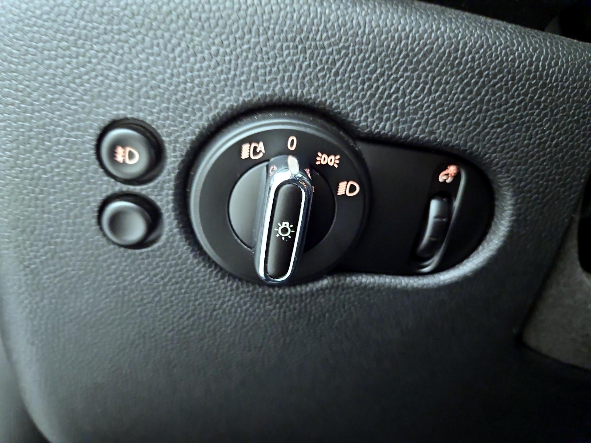 Thumbnail: 2016 MINI Cooper Hardtop - 13