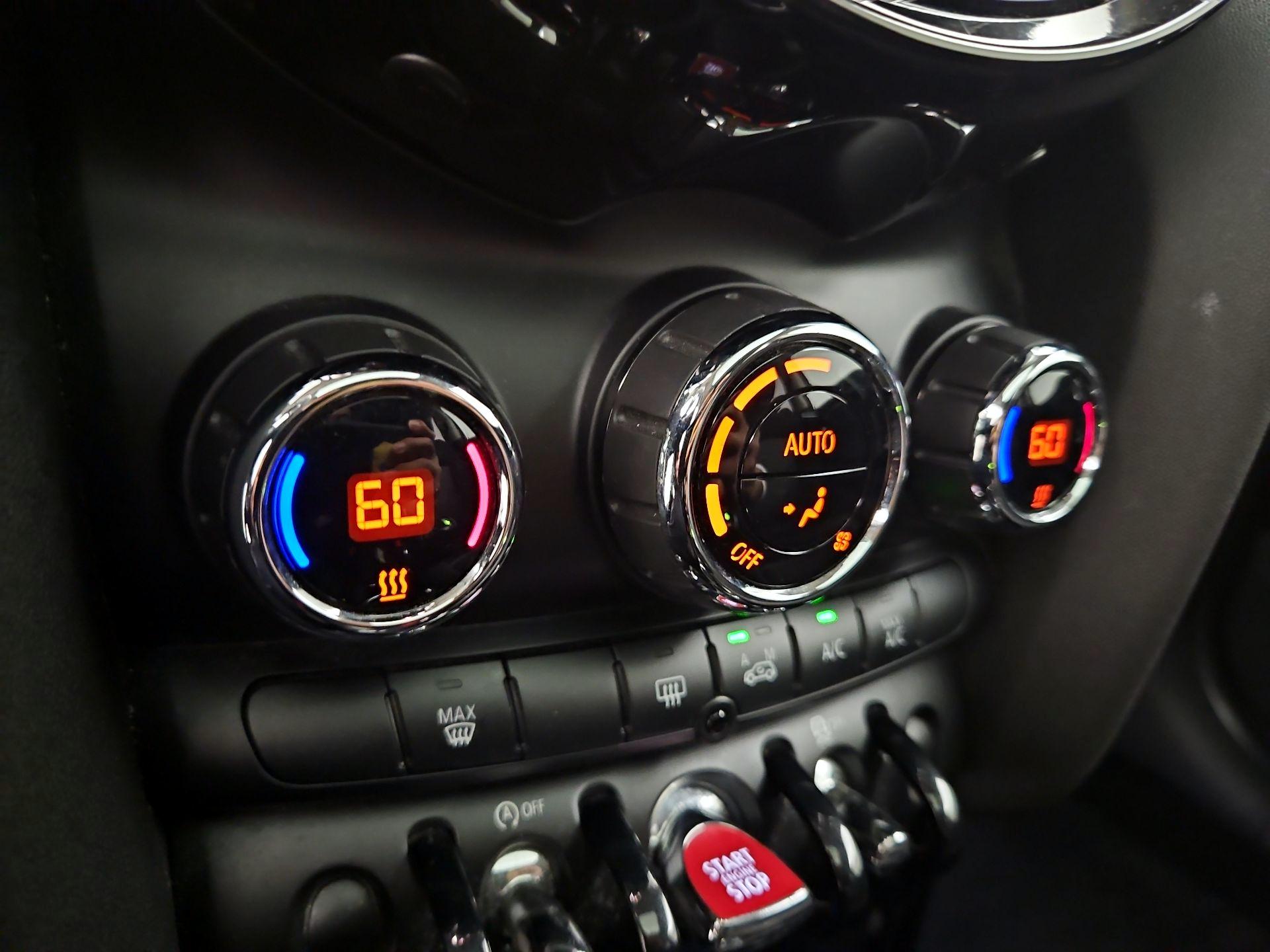Thumbnail: 2016 MINI Cooper Hardtop - 15