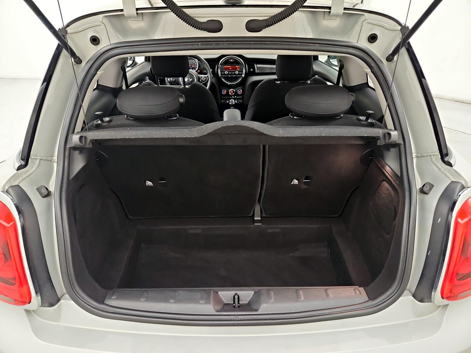 Thumbnail: 2016 MINI Cooper Hardtop - 17