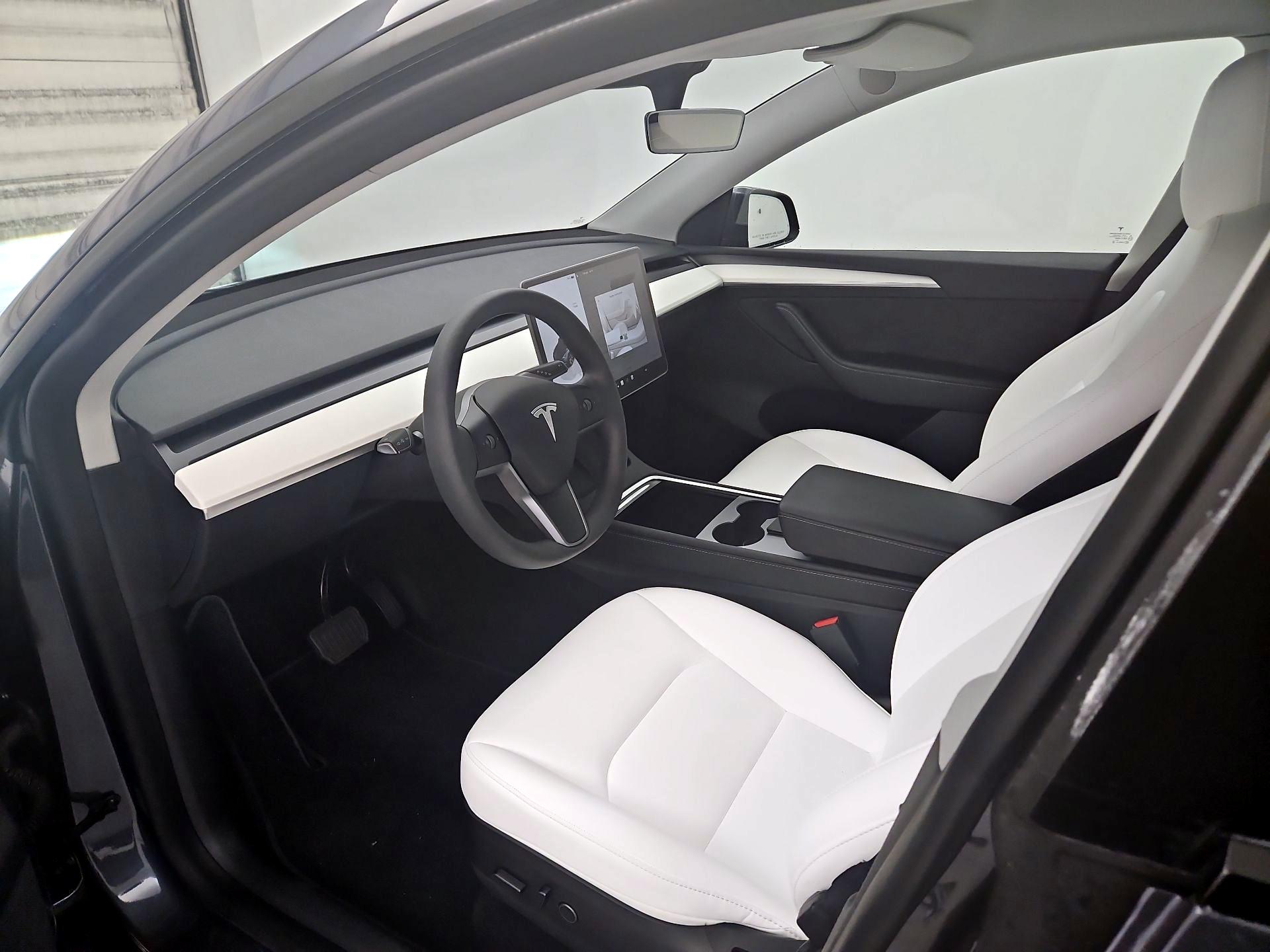 Thumbnail: 2023 Tesla Model Y - 11
