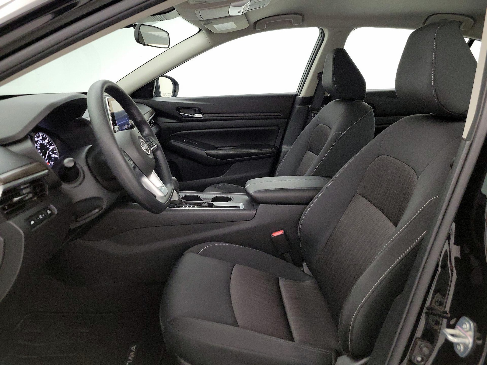 2025 Nissan Altima SV - Photo 12