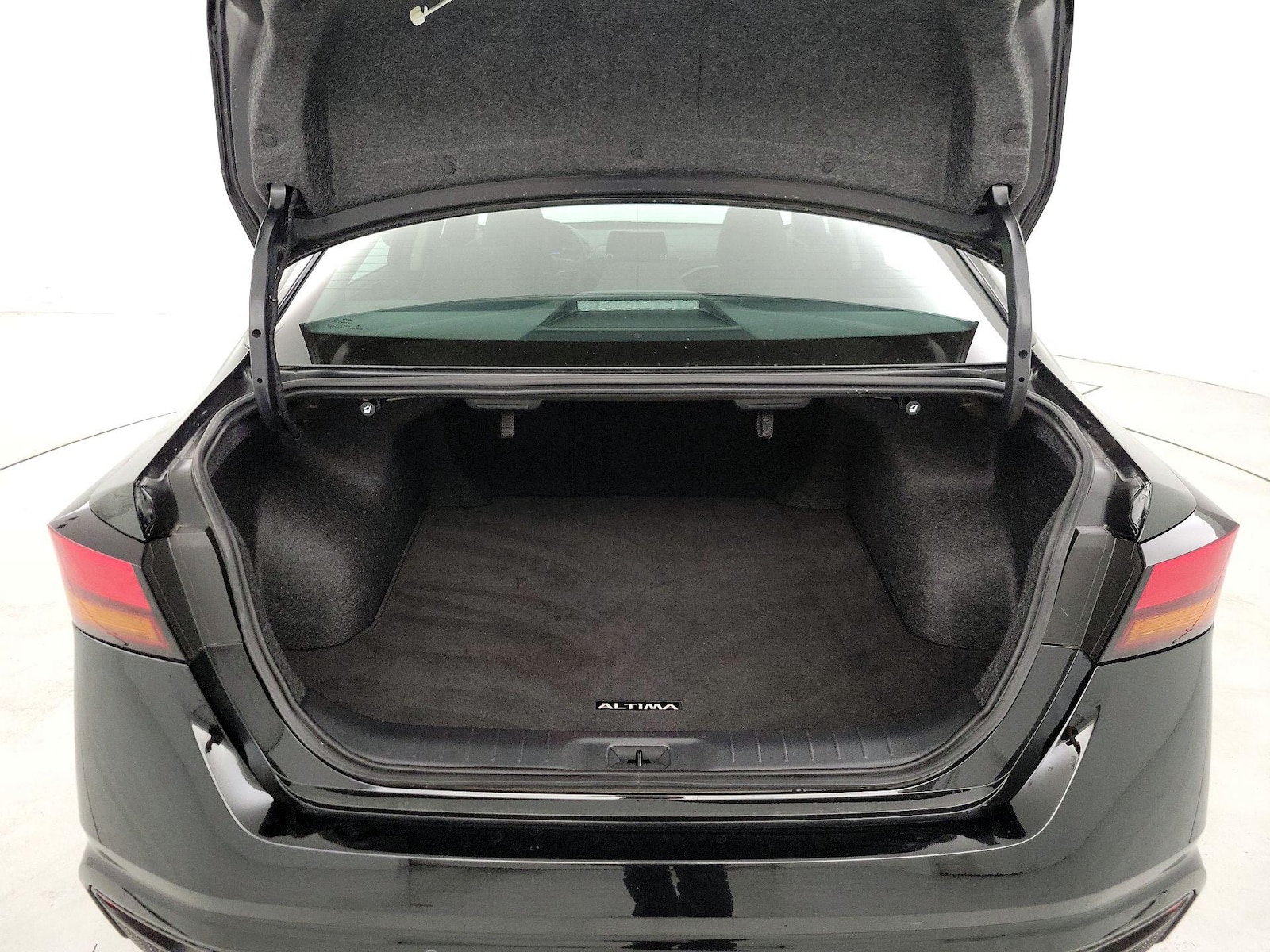 2025 Nissan Altima SV - Photo 21